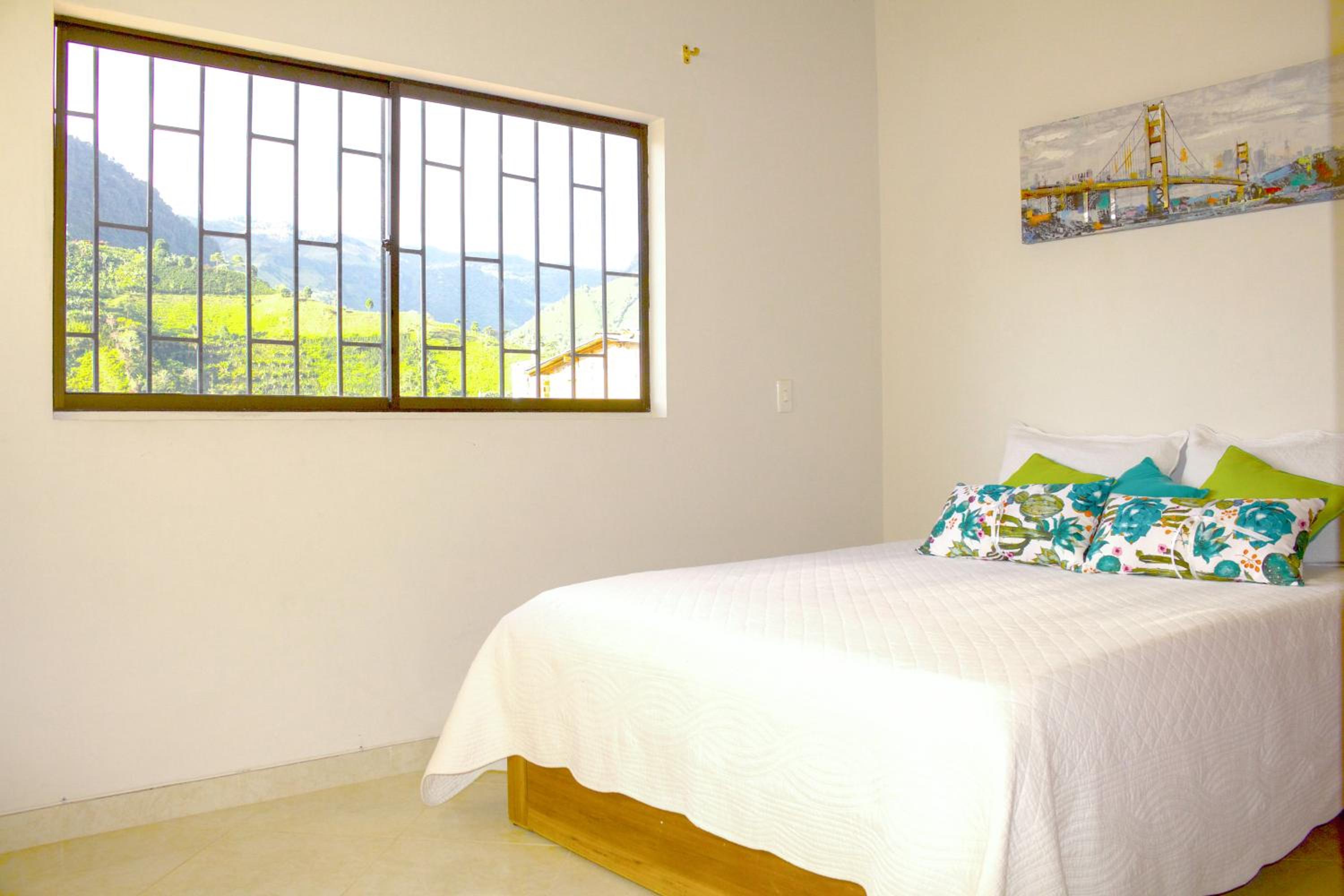 Apartment with Mountain View