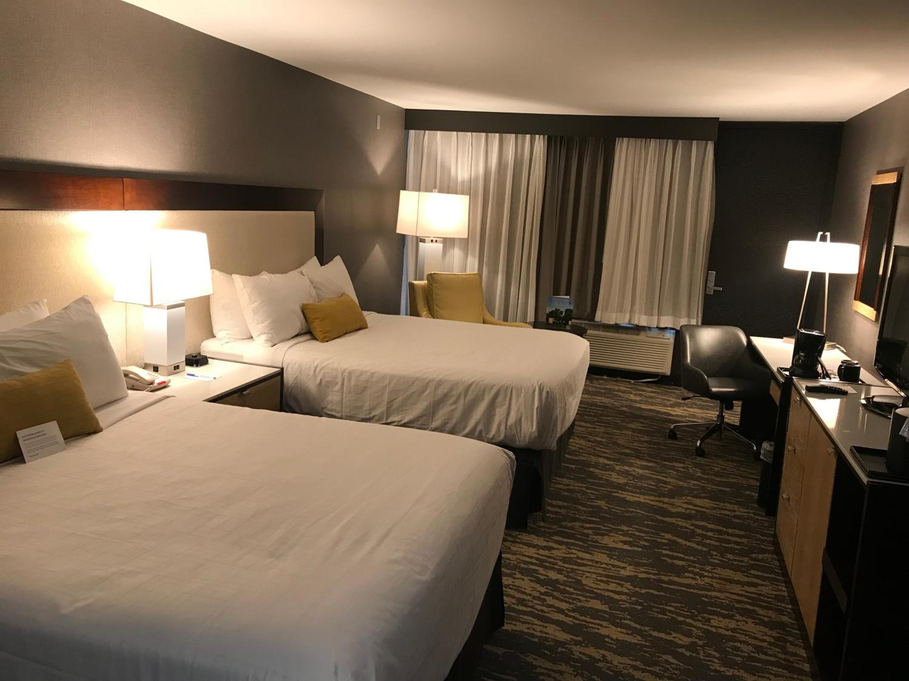 Queen Room with Two Queen Beds - Mobility Access/Non-Smoking - Photo 2