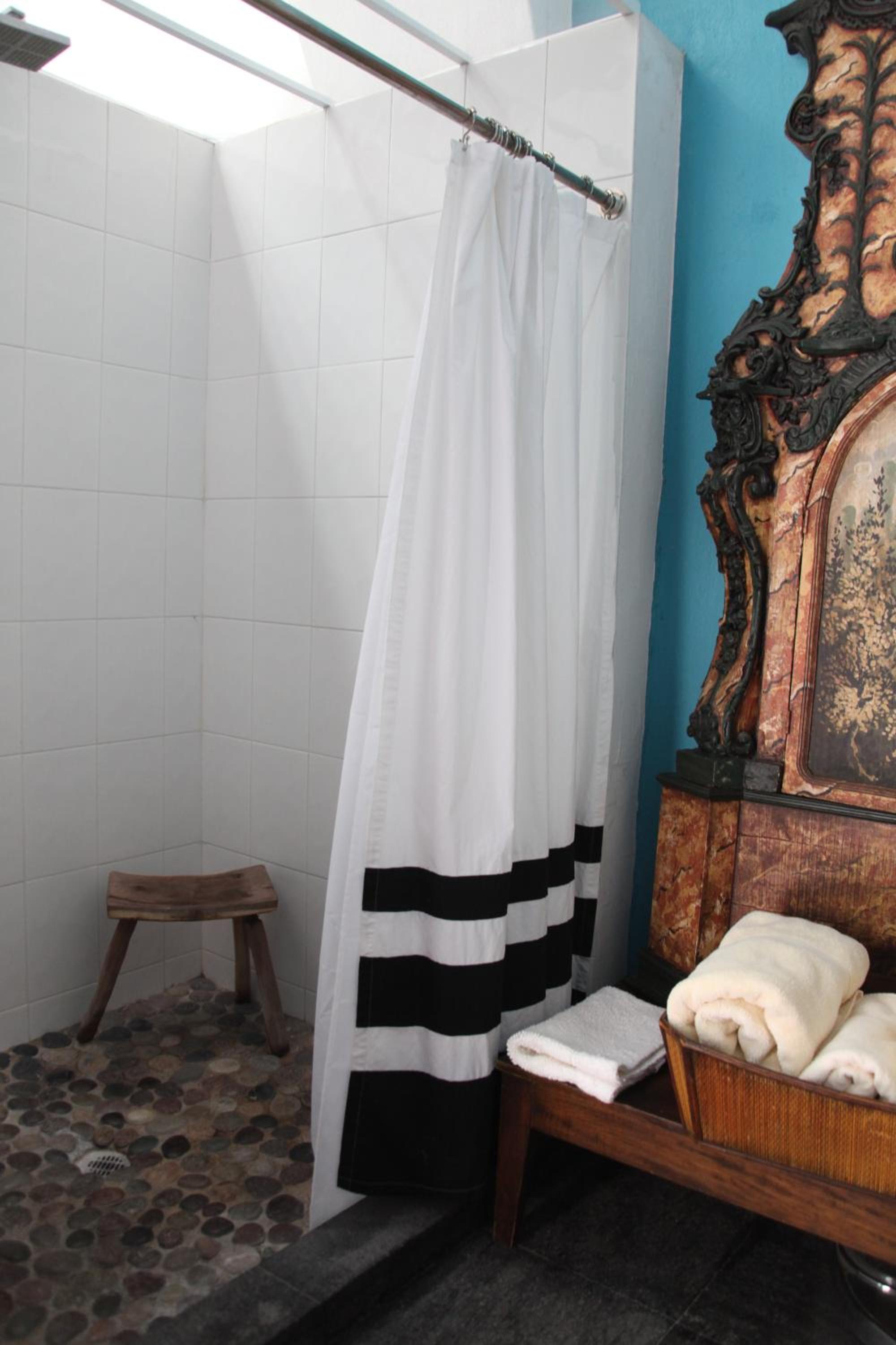 Luxury King Room - Photo 4