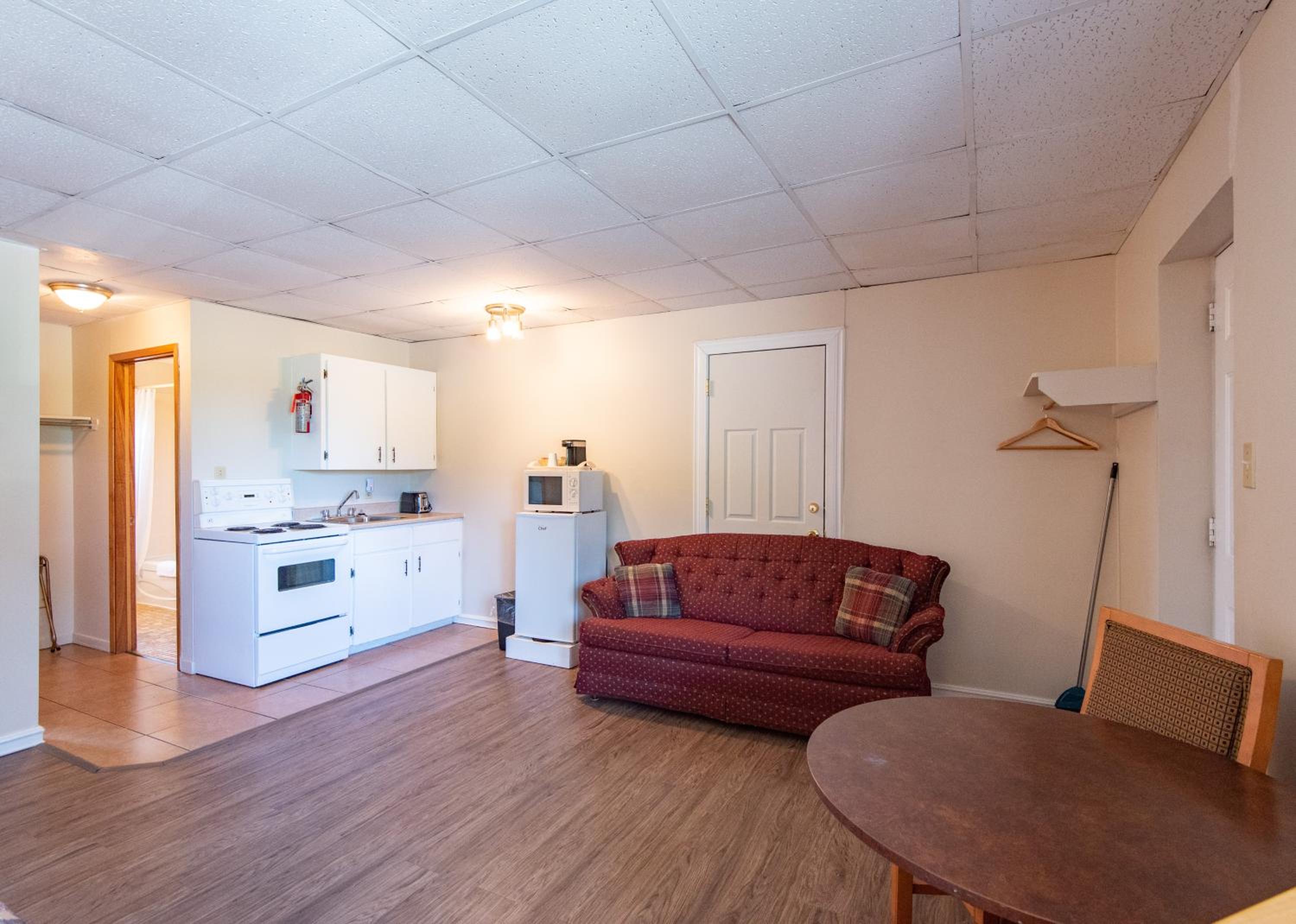Two-Bedroom Suite - Photo 3