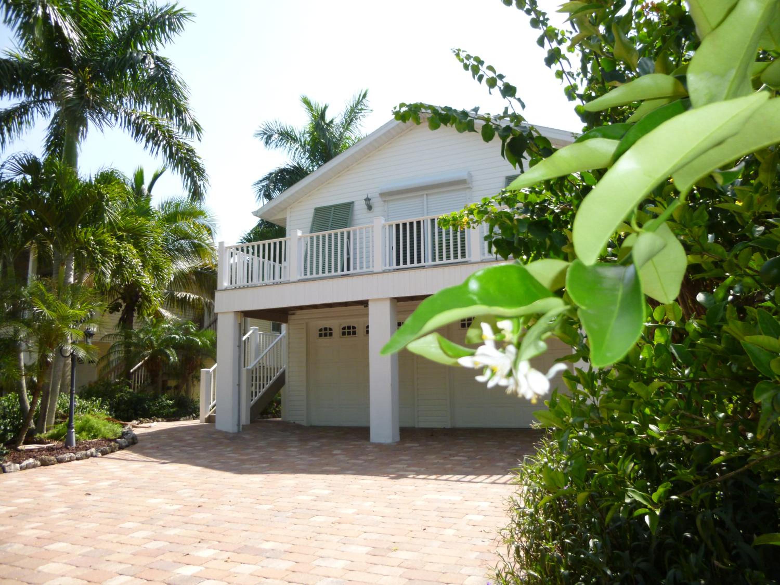 Three-Bedroom House photo 2