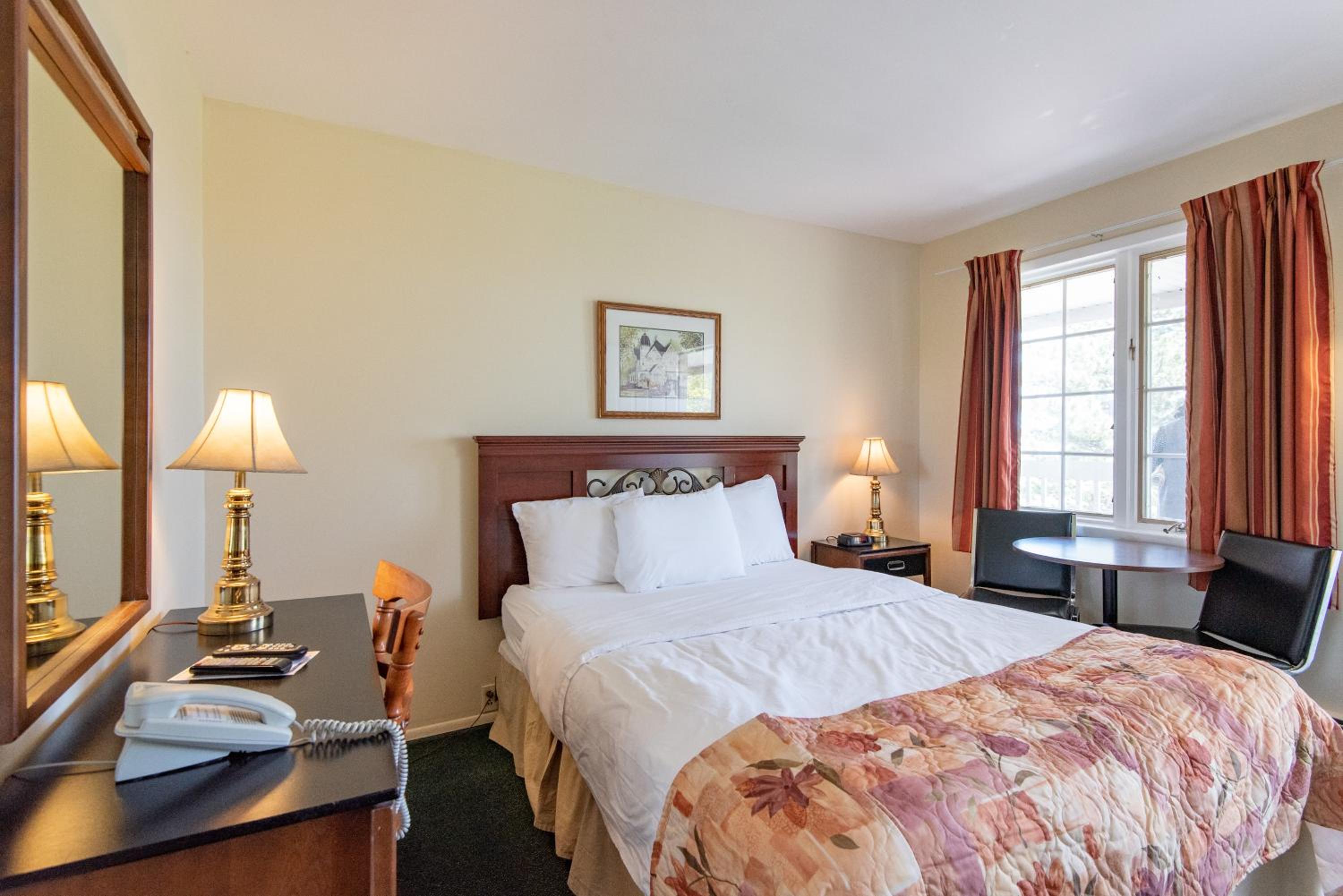 Queen Room - Non-Smoking - Photo 2