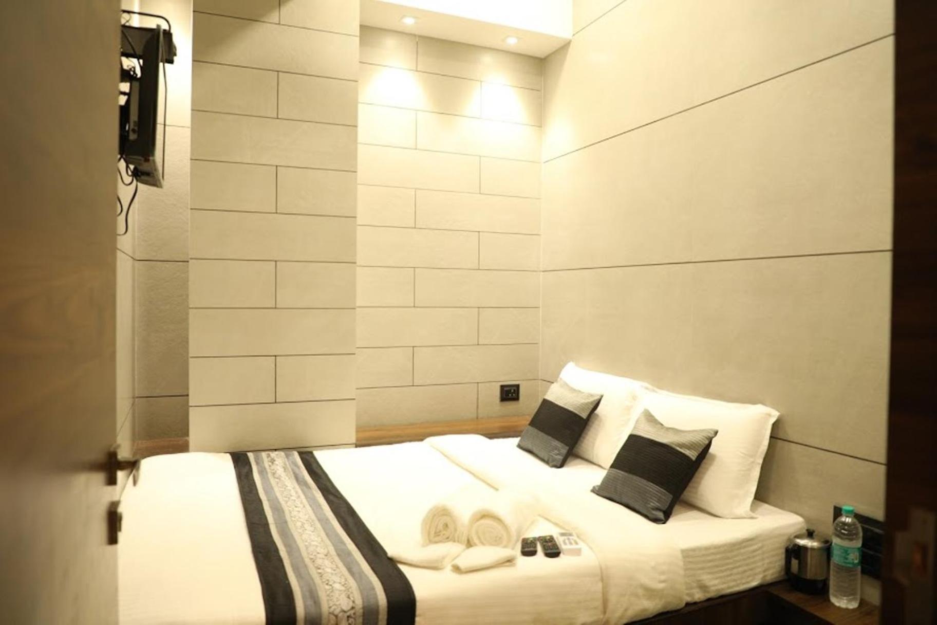Standard Double Room - Photo 3