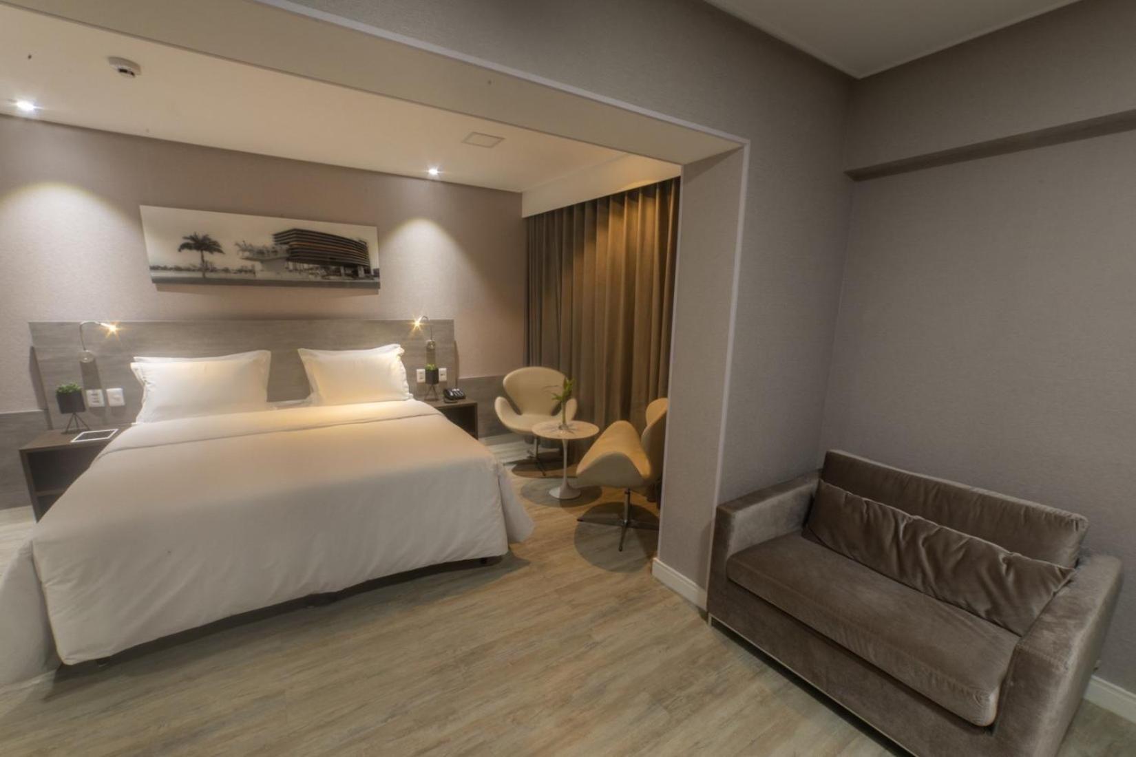 Premium Double - 1 King Bed photo 2