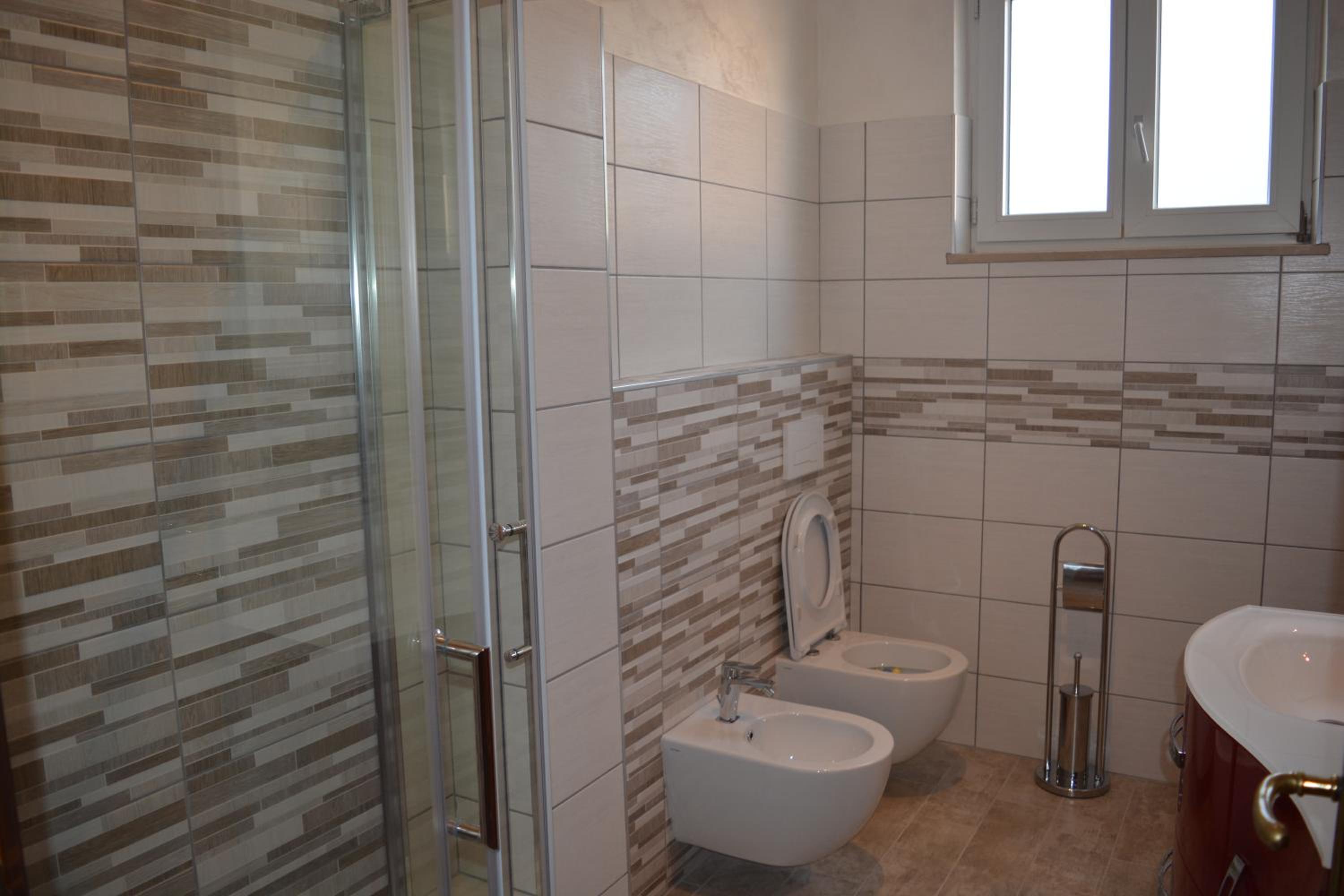Quadruple Room with Private Bathroom - Photo 13