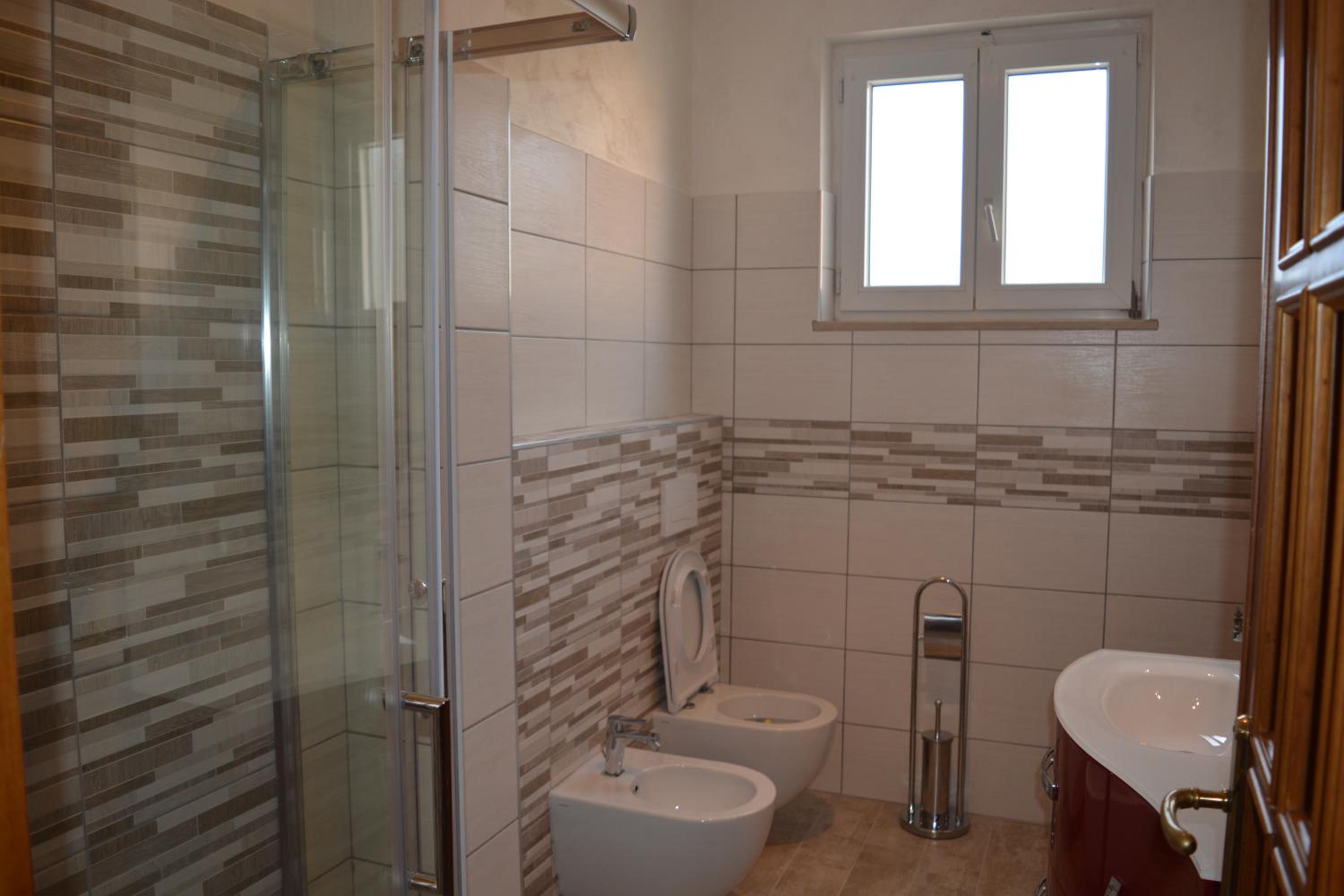 Quadruple Room with Private Bathroom - Photo 14