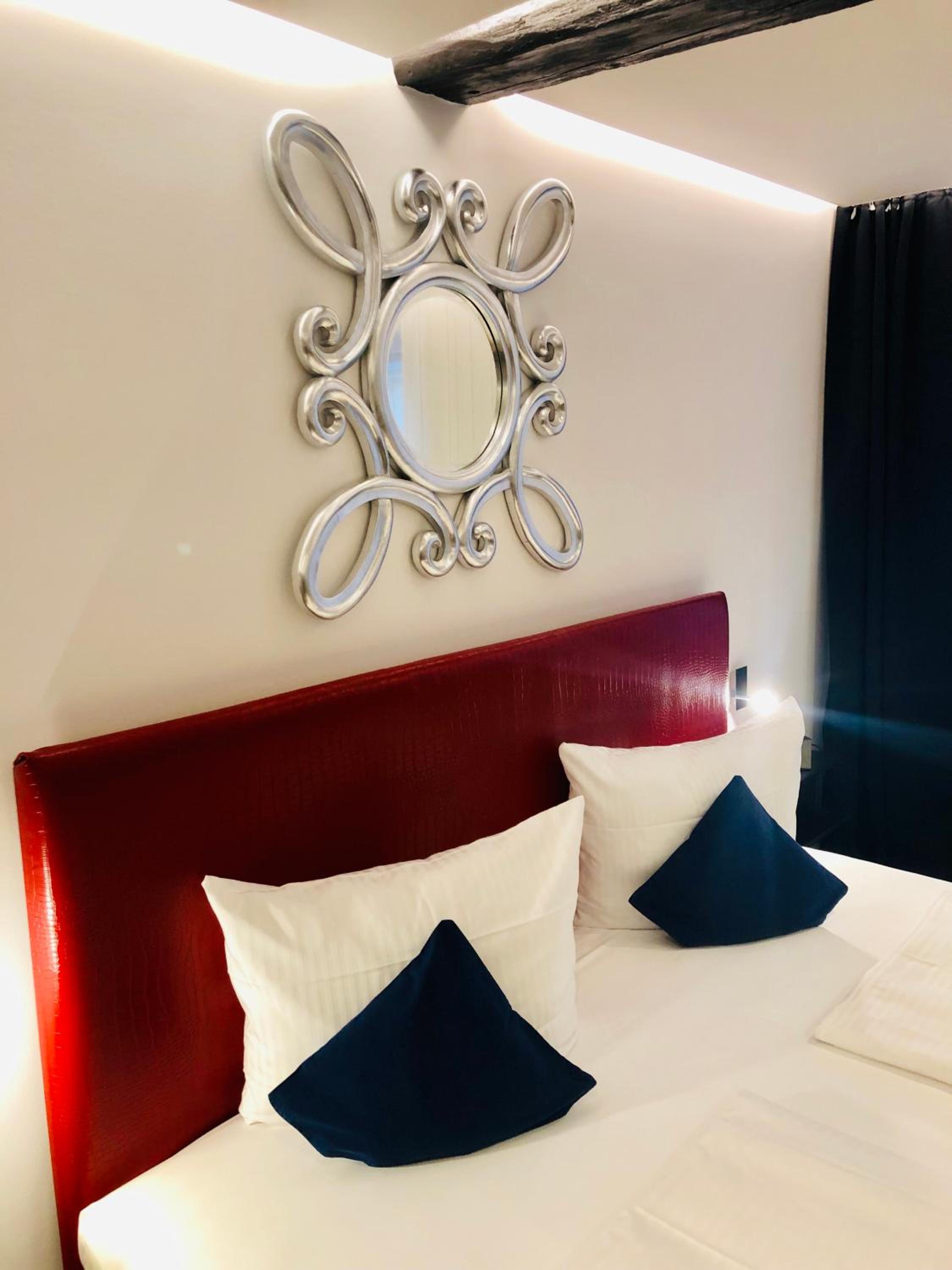 Deluxe Double Room - Photo 25