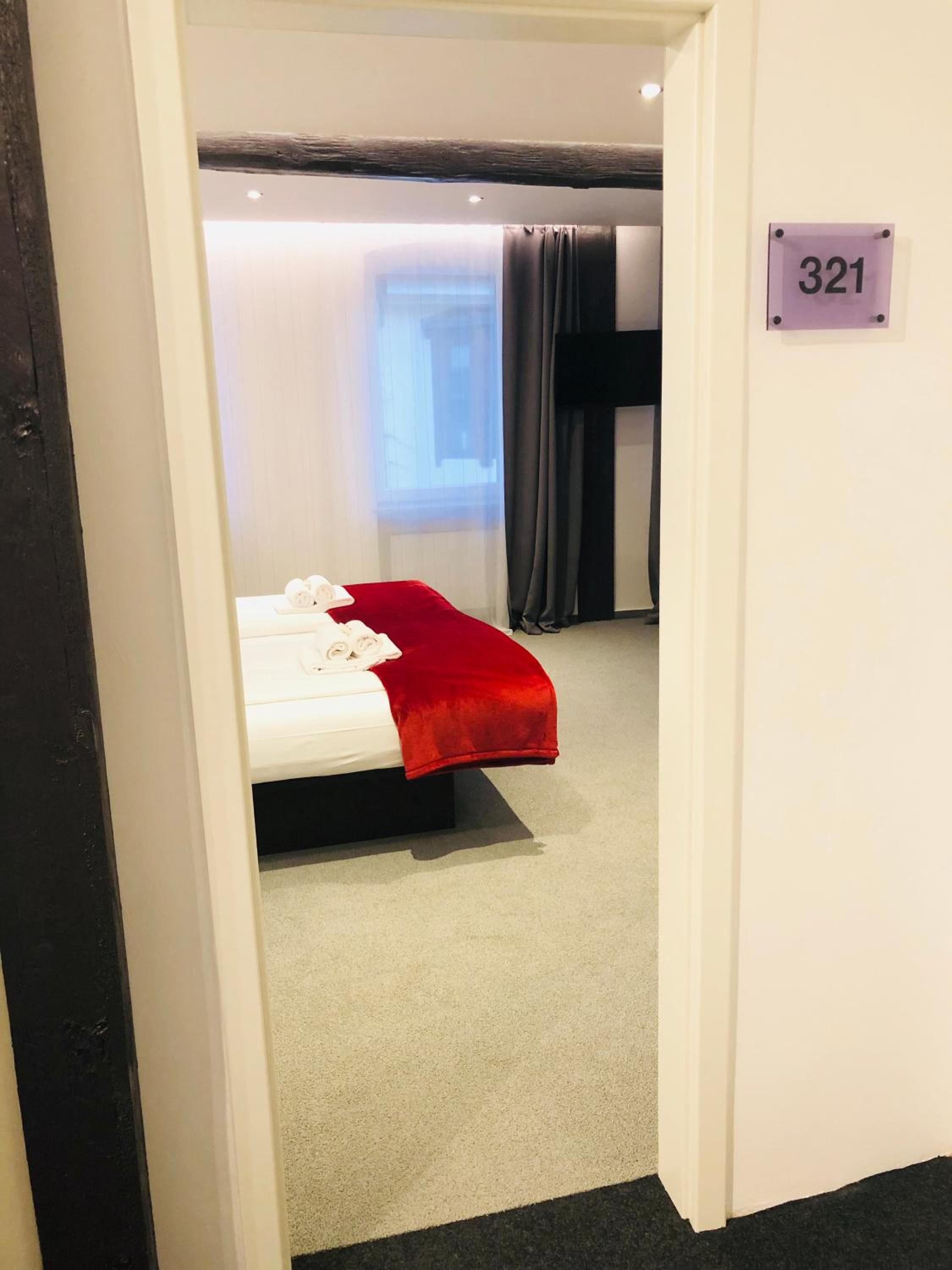 Deluxe Double Room - Photo 14