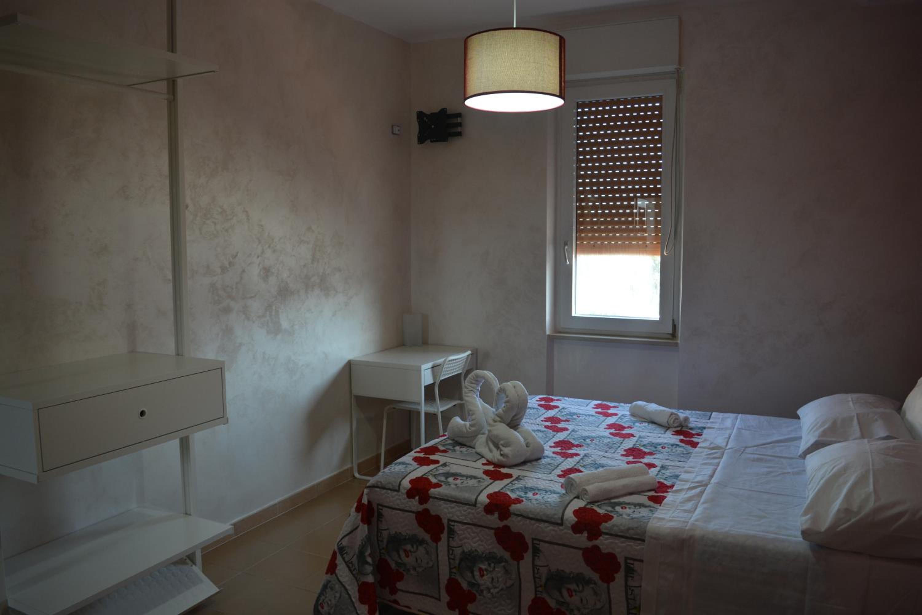 Quadruple Room with Private Bathroom - Photo 16