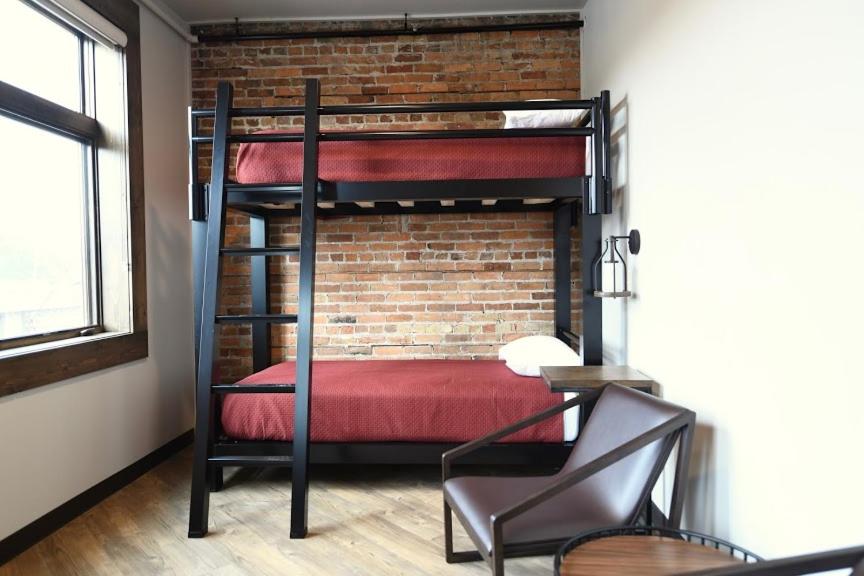 Room 5 @ 30 West Main Street photo 3