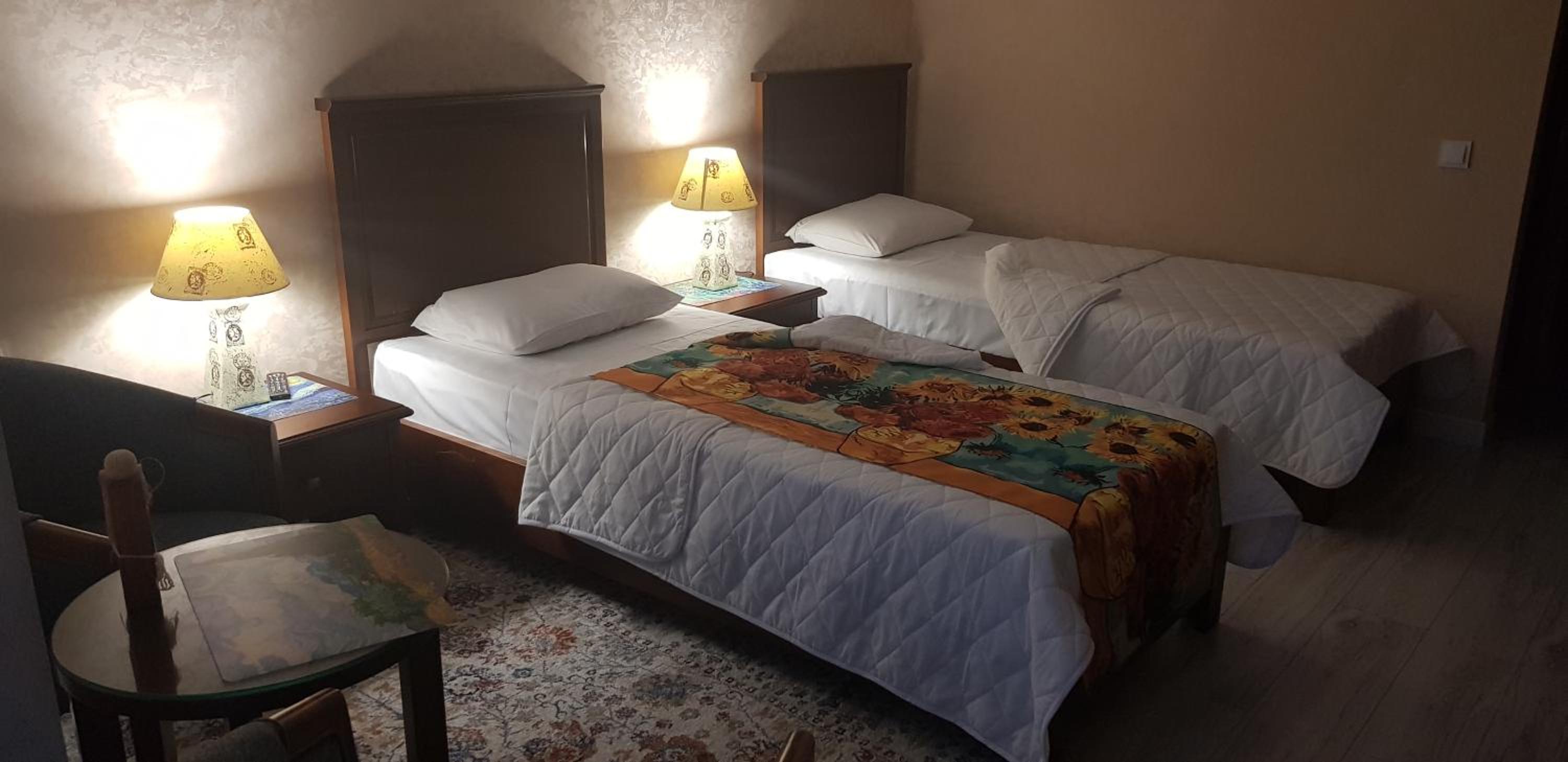 Standard Twin Room - Photo 5