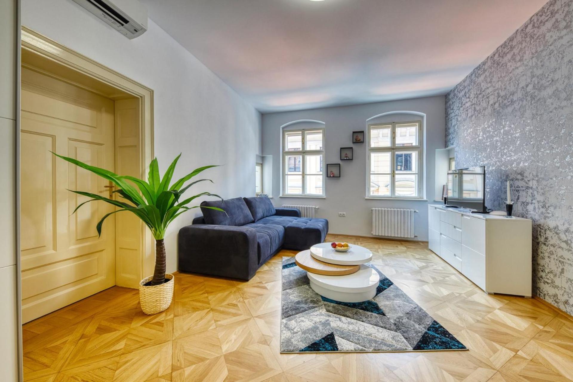 One-Bedroom Apartment - Photo 6