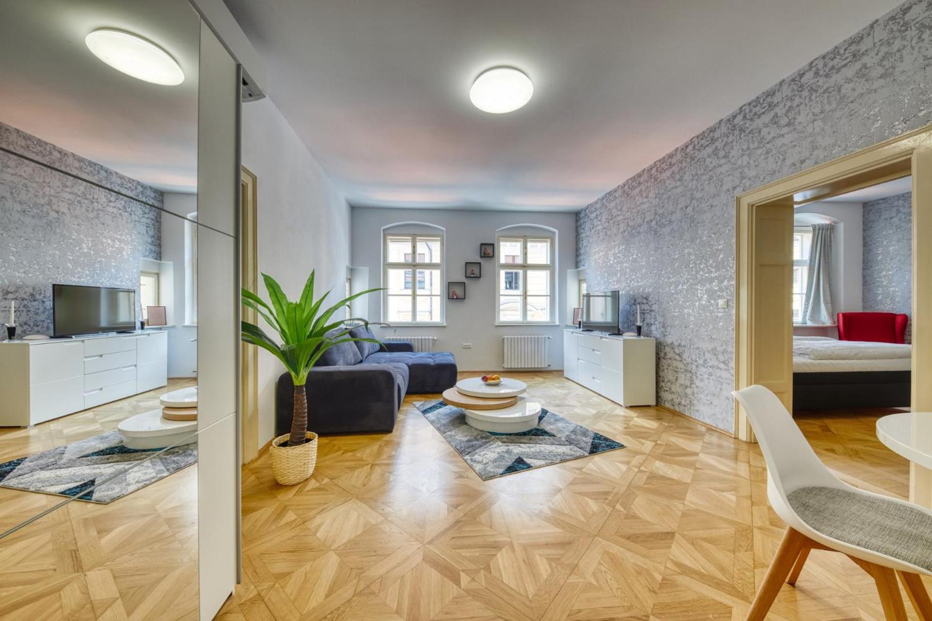 One-Bedroom Apartment - Photo 3
