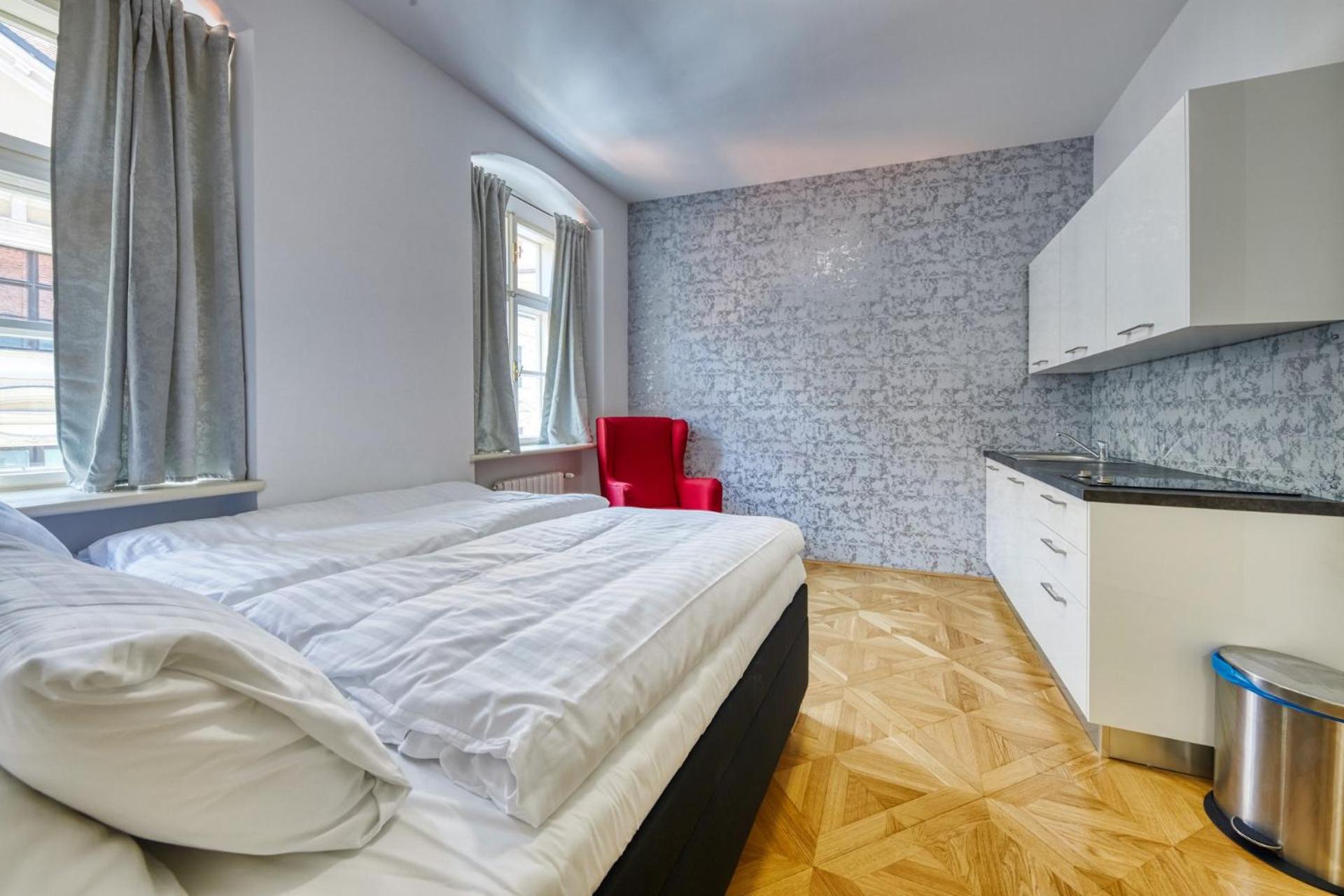 One-Bedroom Apartment - Photo 12