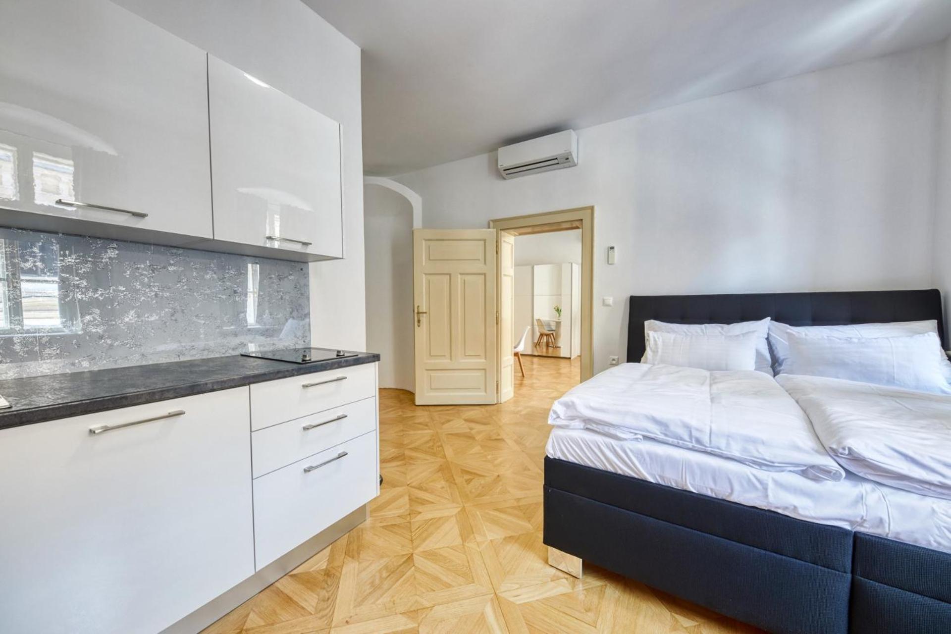 One-Bedroom Apartment - Photo 8
