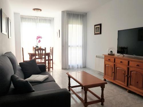 Two-bedroom side sea view flat (3-5 adults)