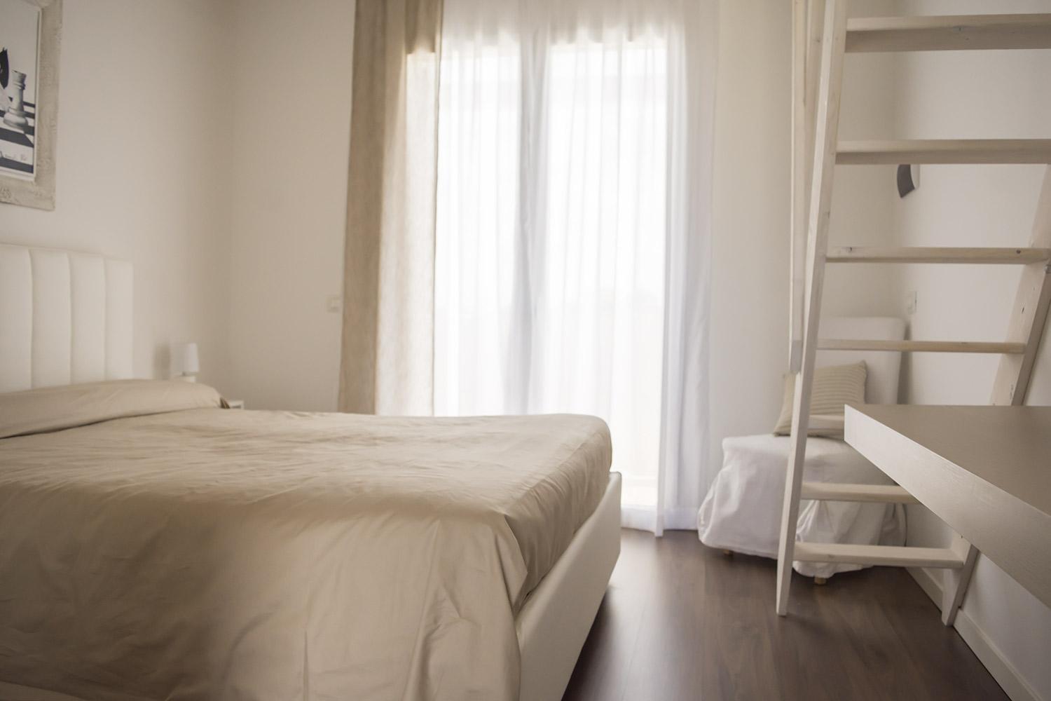 Double Room with Balcony - Photo 2