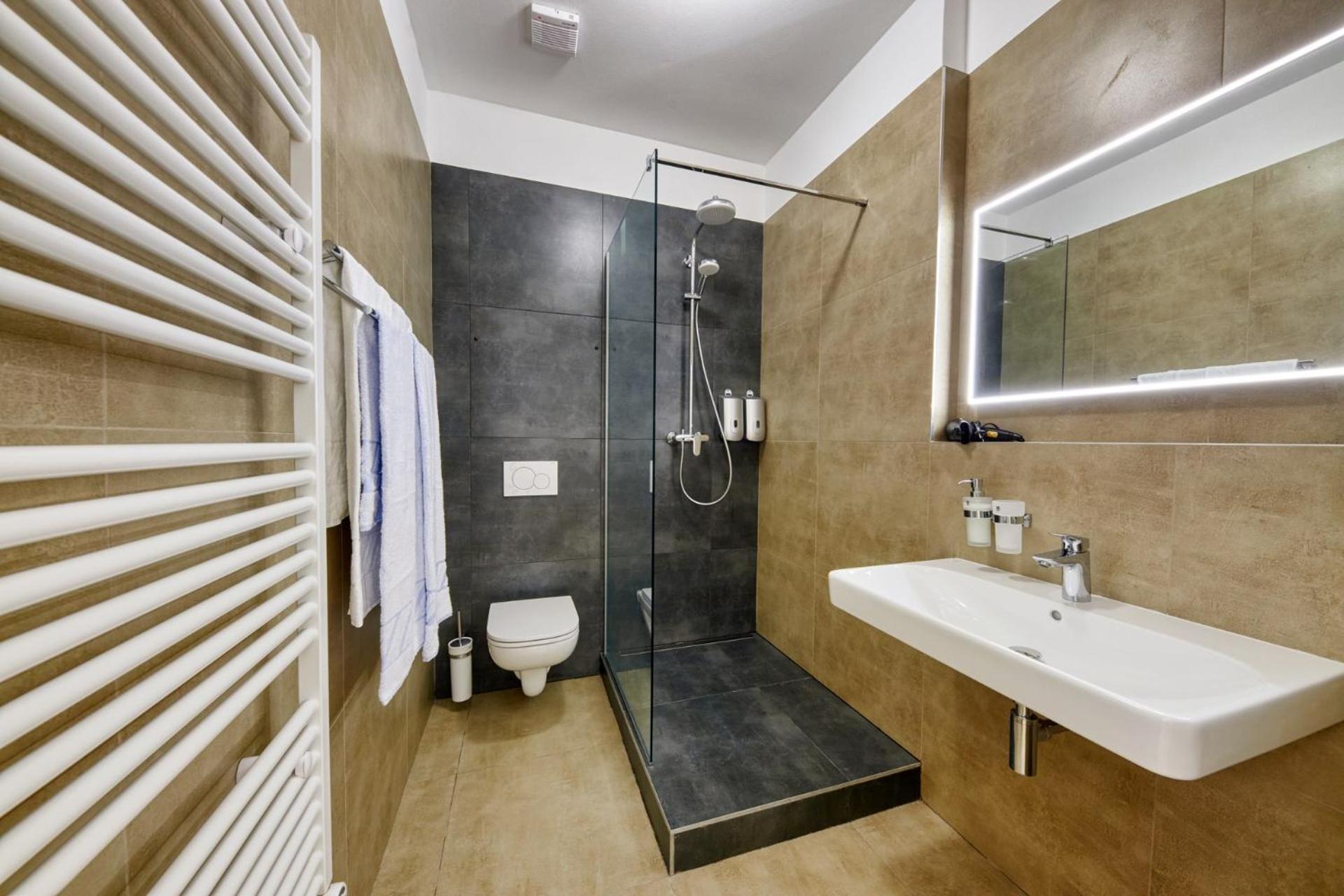One-Bedroom Apartment - Photo 13