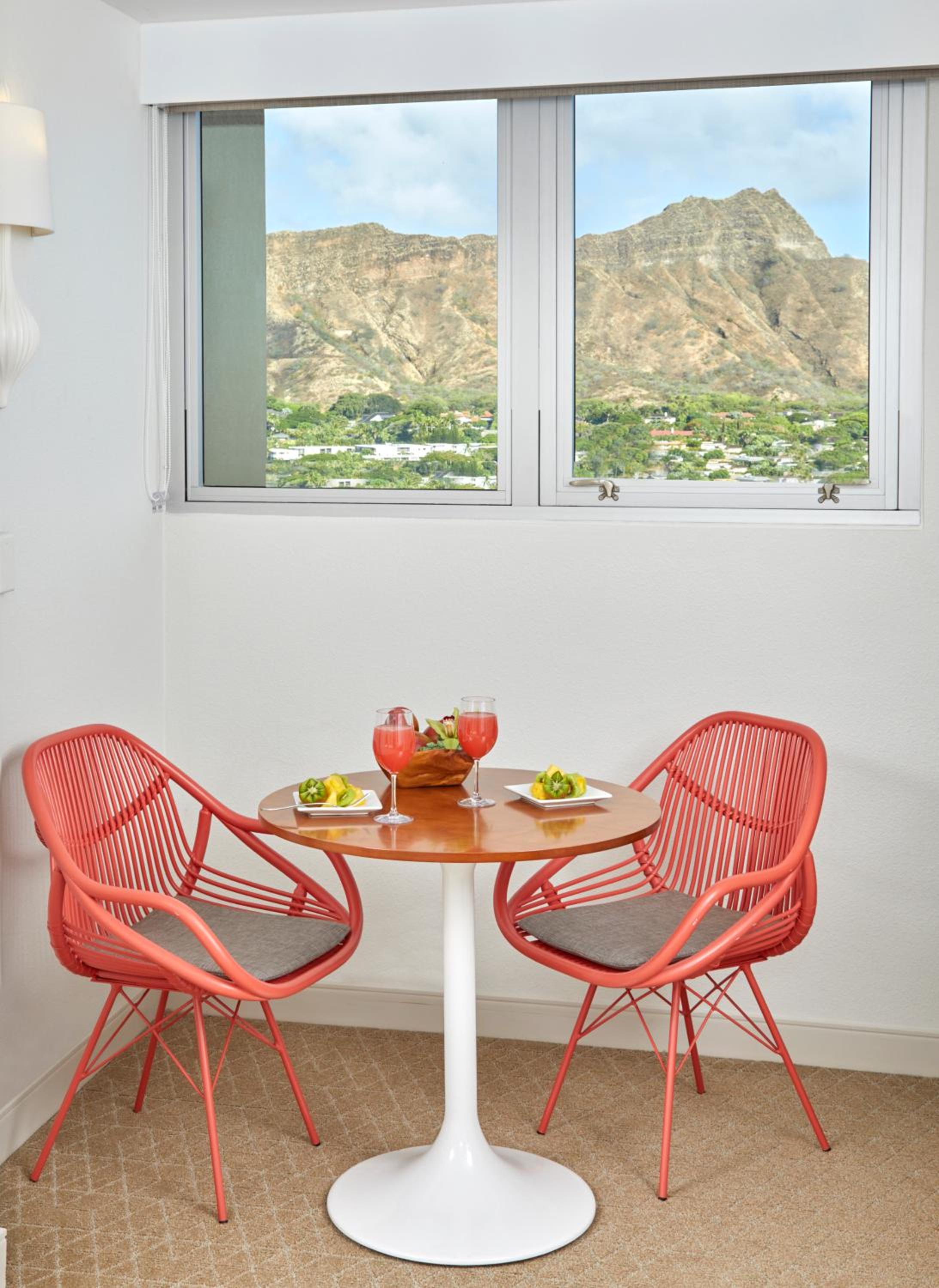 Jr. Suite Diamond Head View Balcony, King thumbnail 6