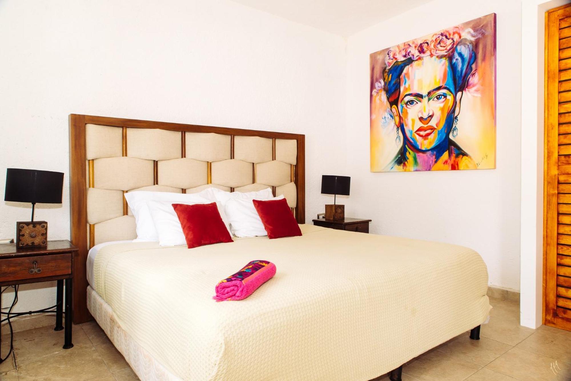 Deluxe King Room - Photo 1
