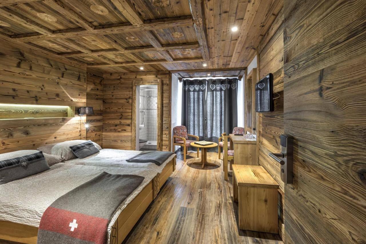 Standard Twin Room with Balcony and Mountain View - Photo 2
