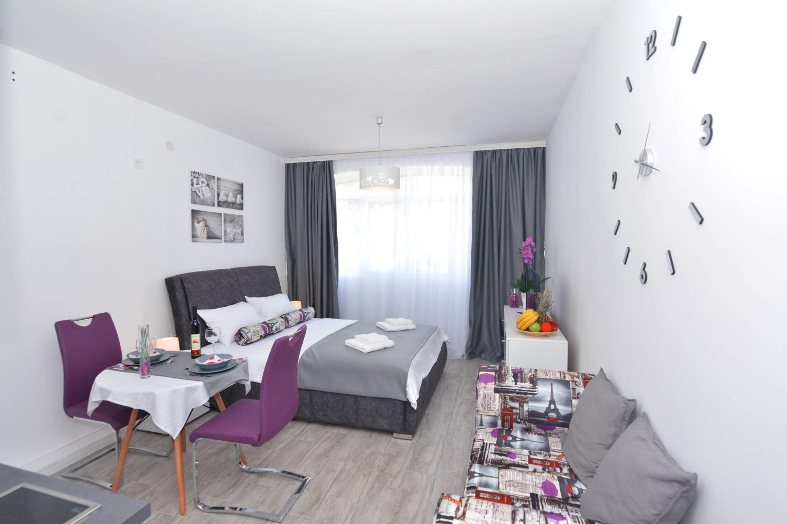 Studio Apartment photo 1