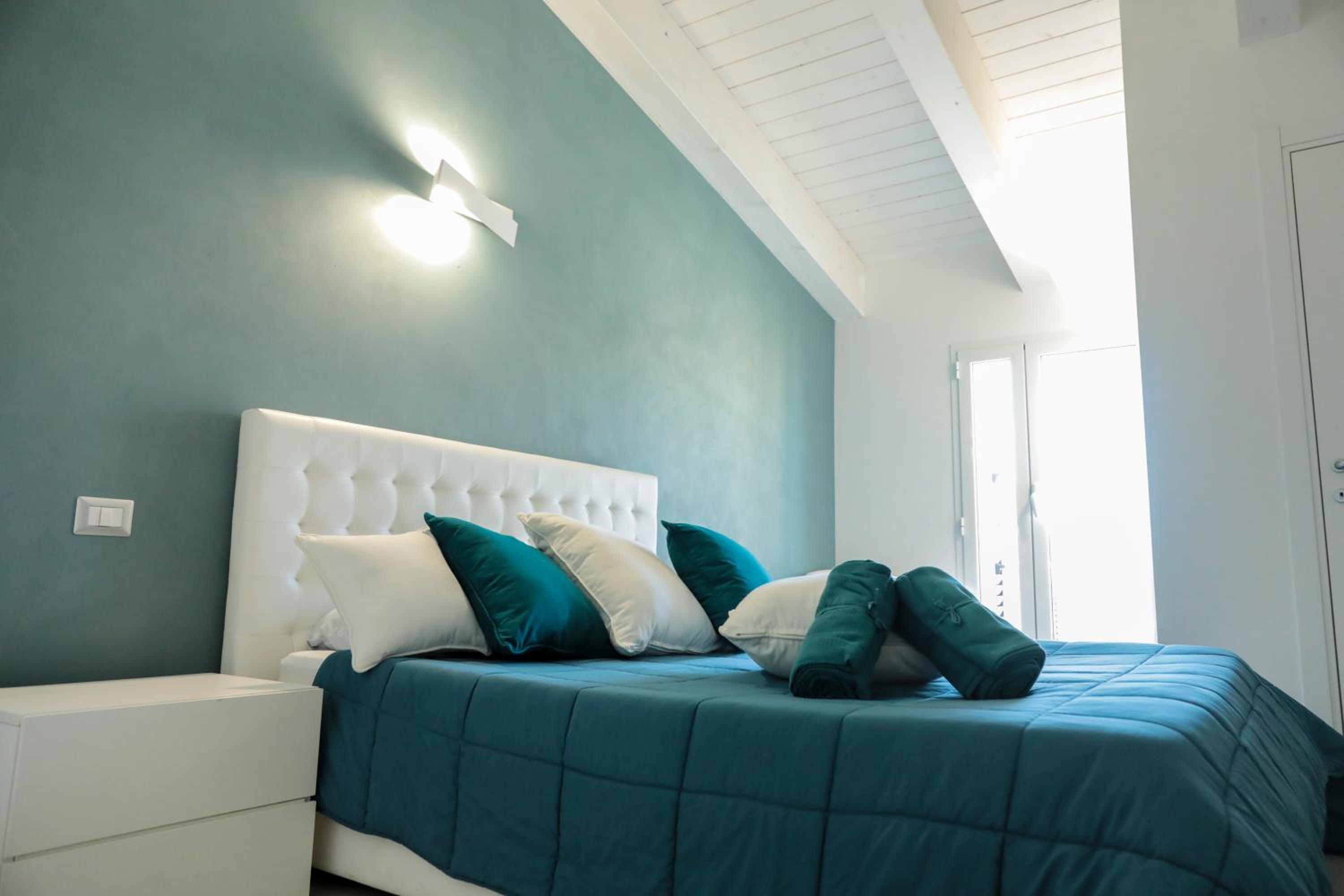 Superior King Room - Photo 8