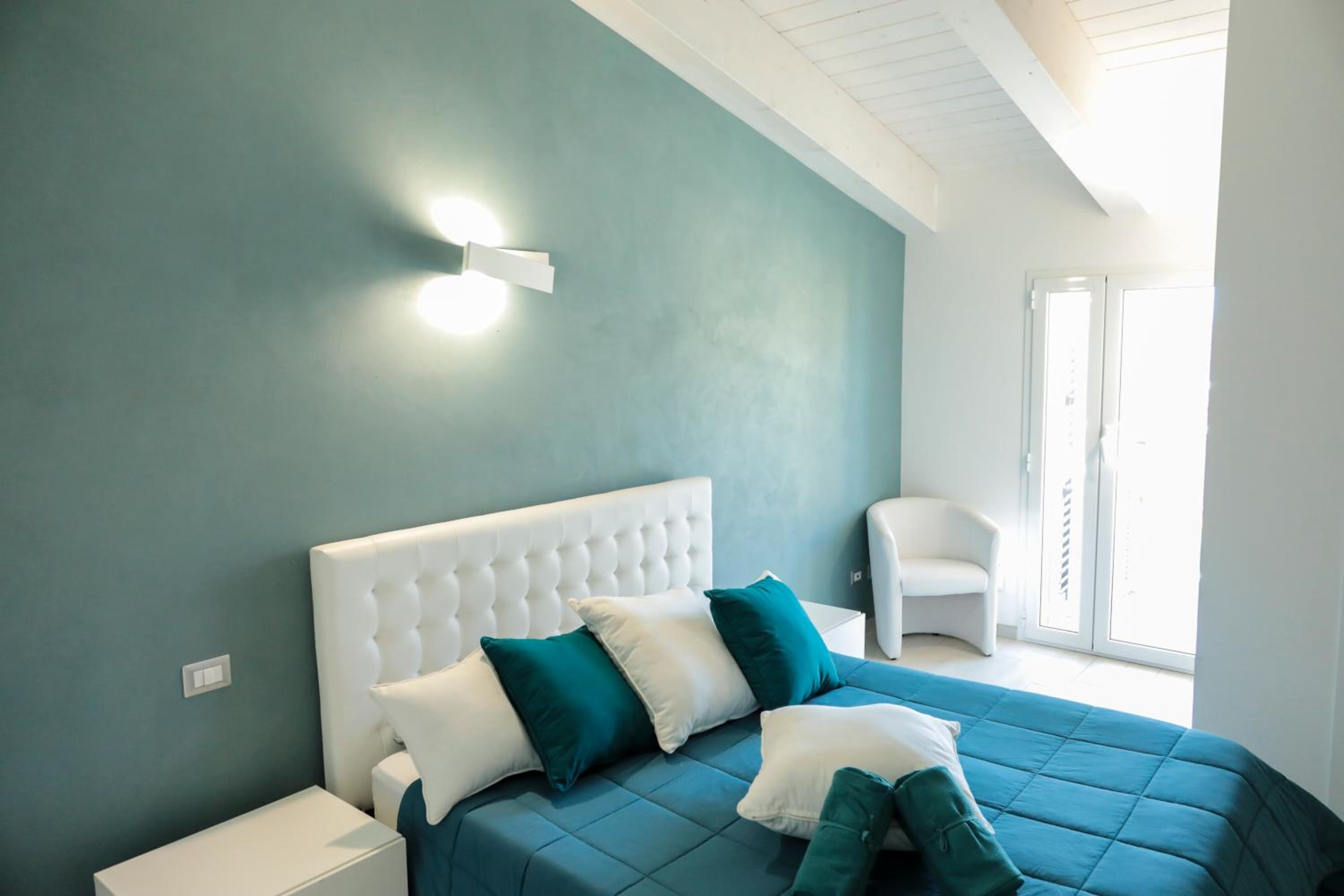 Superior King Room - Photo 9