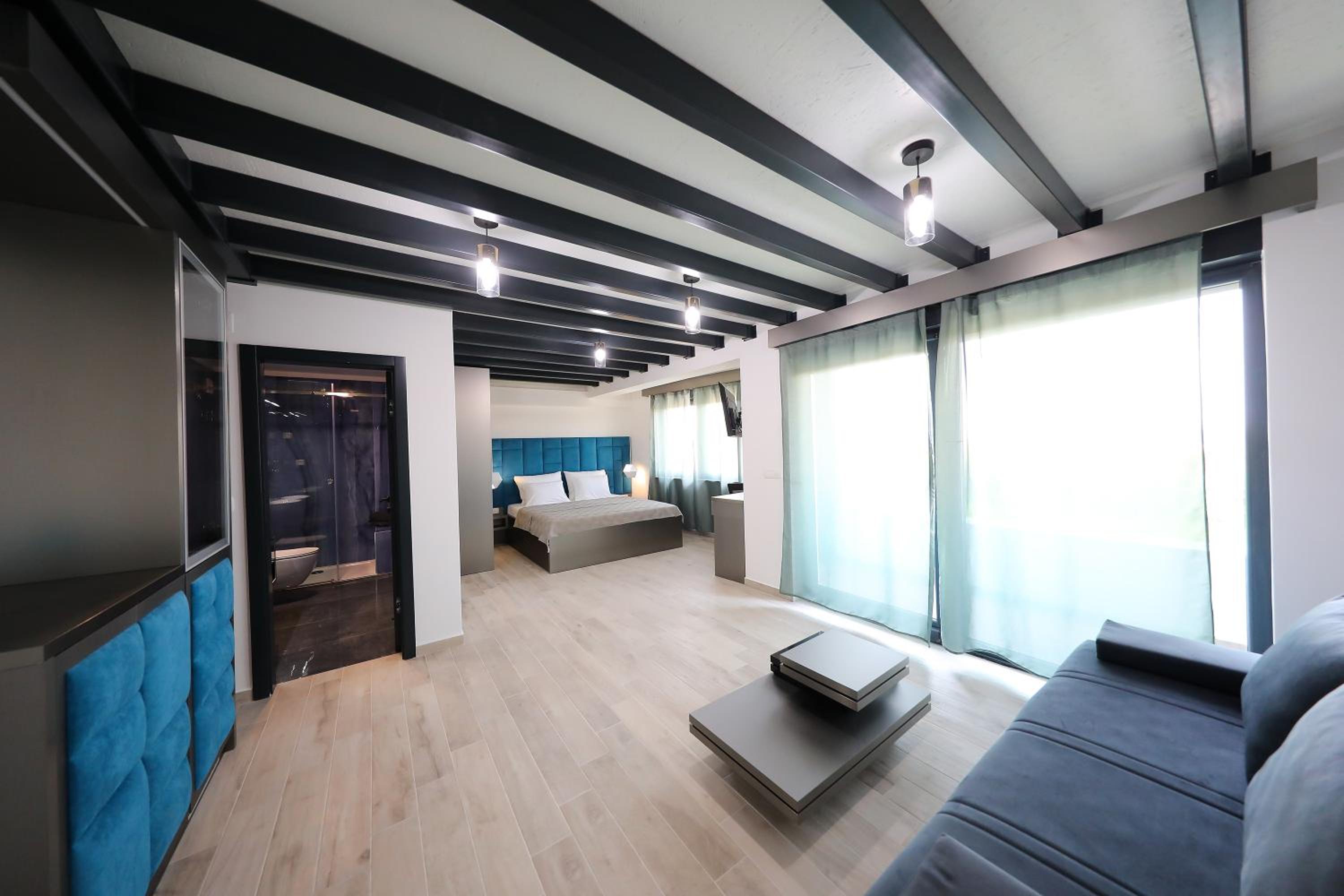 Deluxe Double Room with Balcony and Sea View photo 3