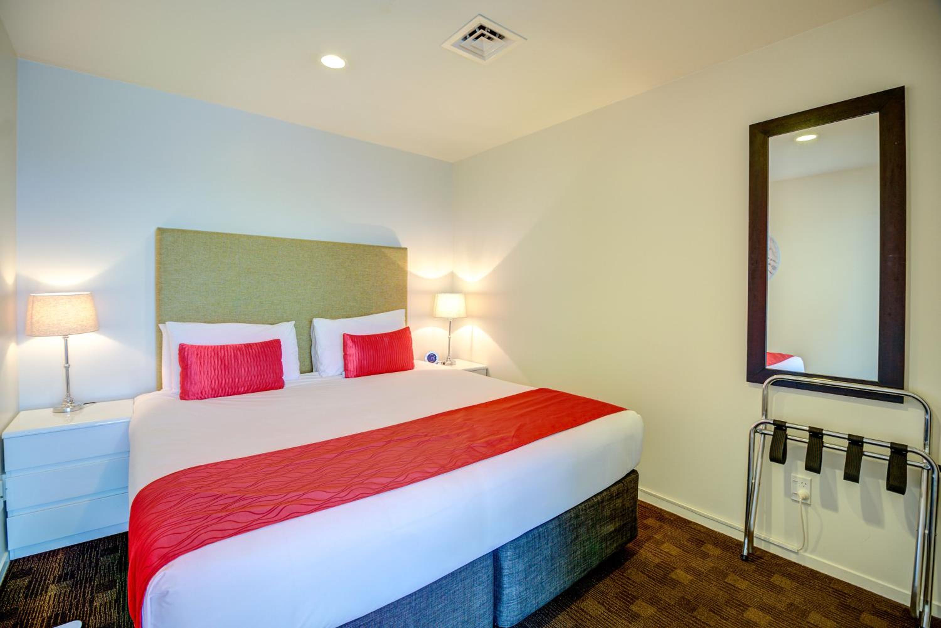 Classic One-Bedroom Apartment - Photo 1