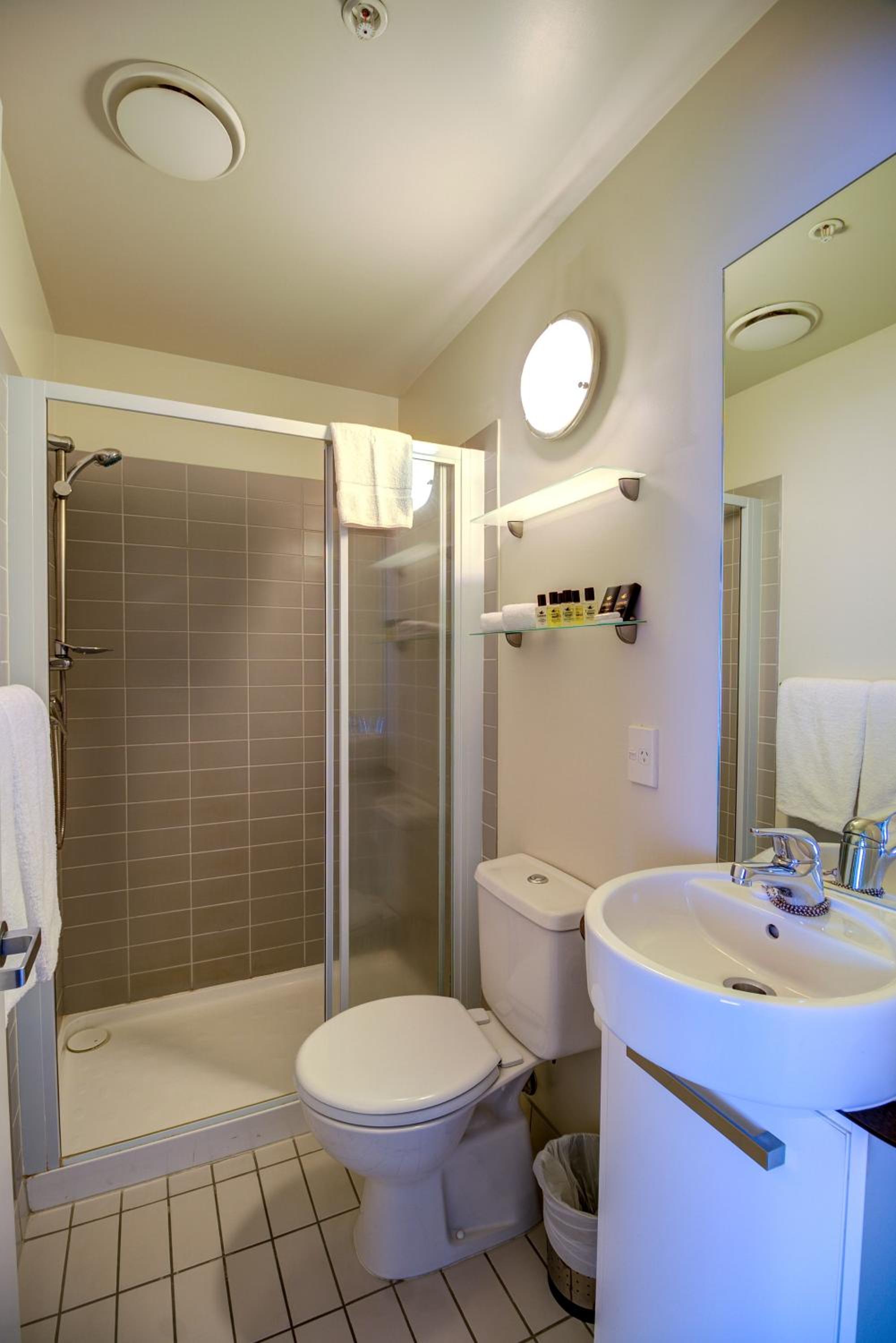Premier One-Bedroom Apartment - Photo 4