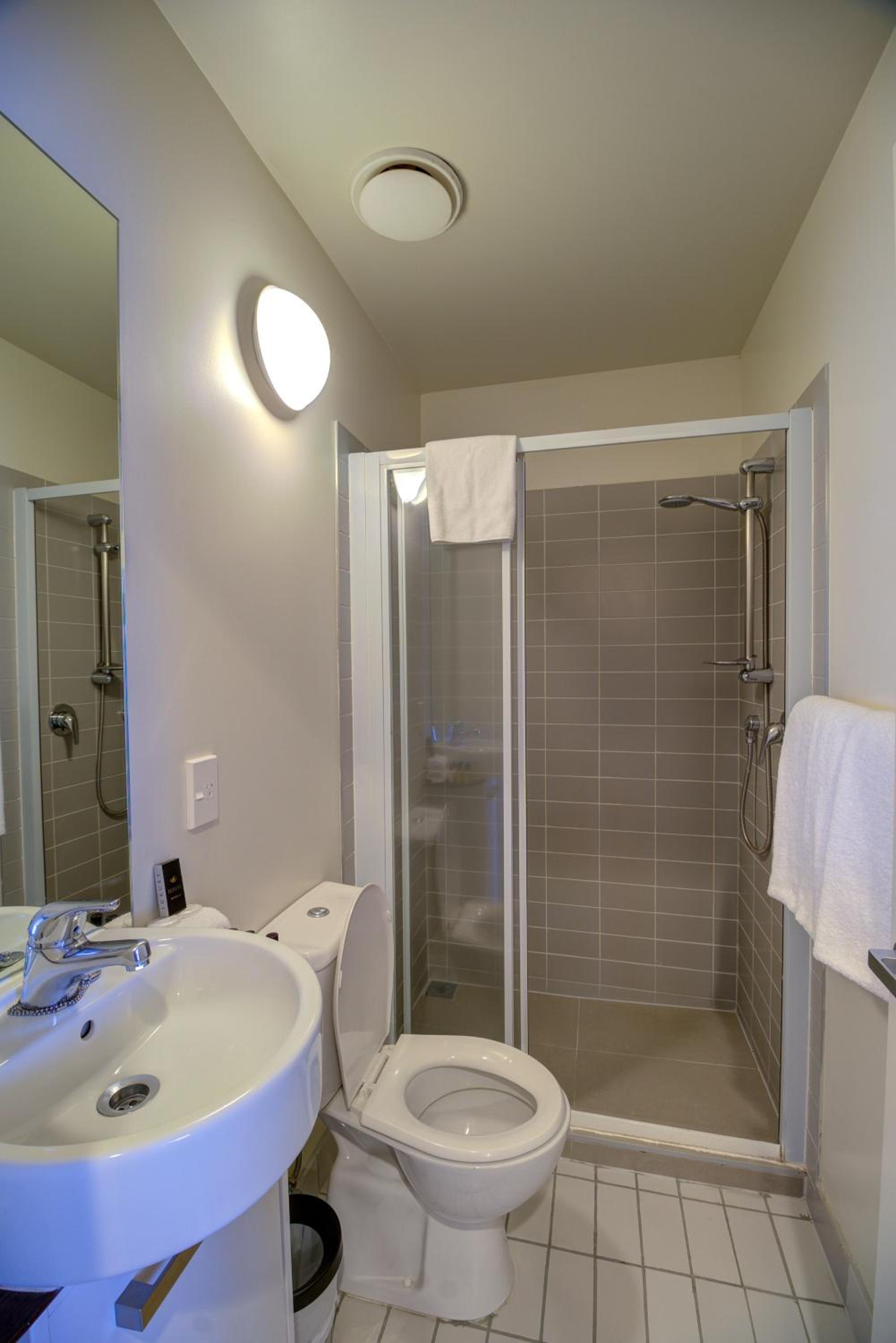 Executive Two-Bedroom Apartment - Photo 3