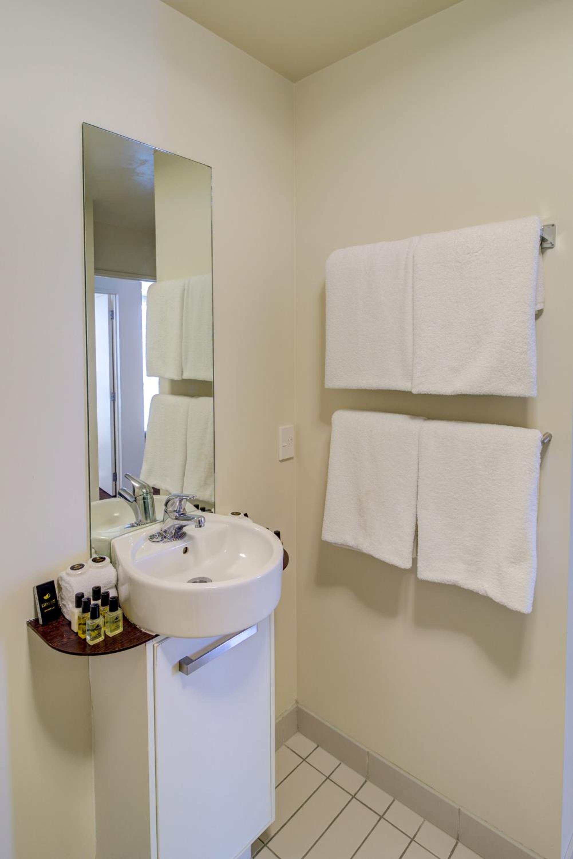 Premier Two-Bedroom Apartment - Photo 6
