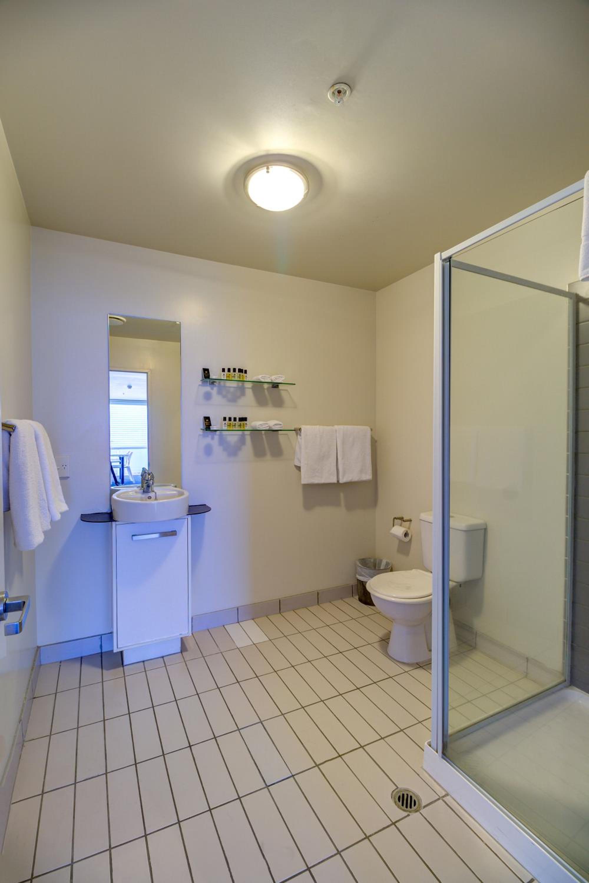 Premier Two-Bedroom Apartment - Photo 4
