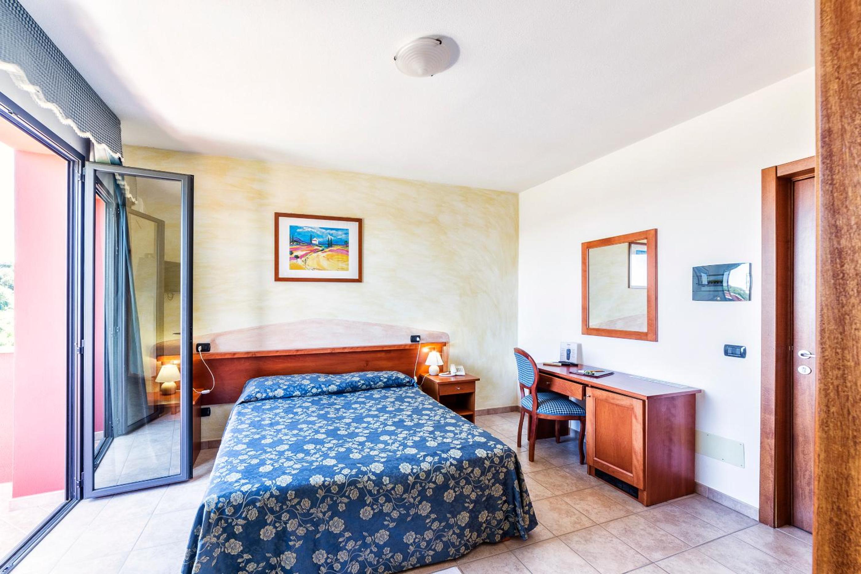 Deluxe Double Room with Balcony photo 1