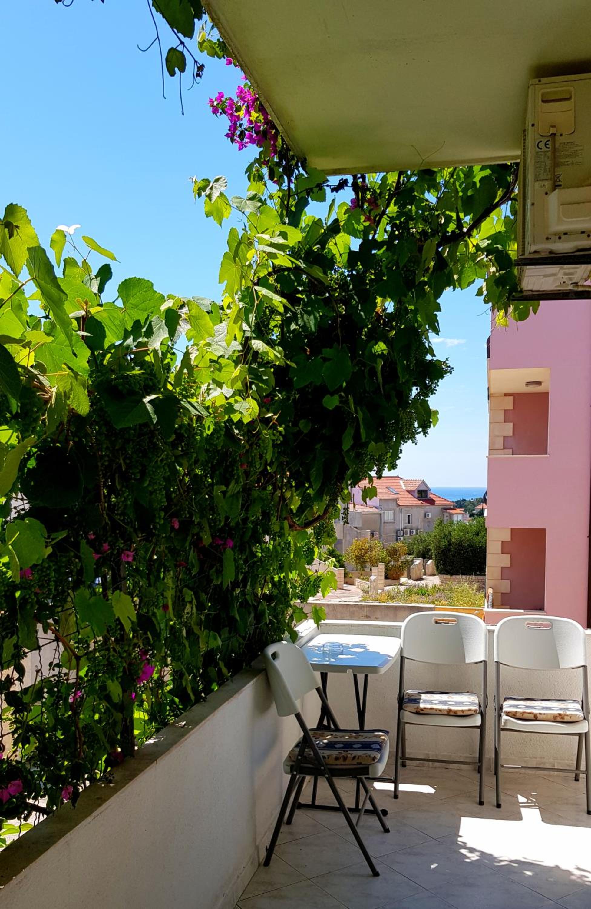 Double Room with Balcony (2 Adults + 1 Child) - Photo 9