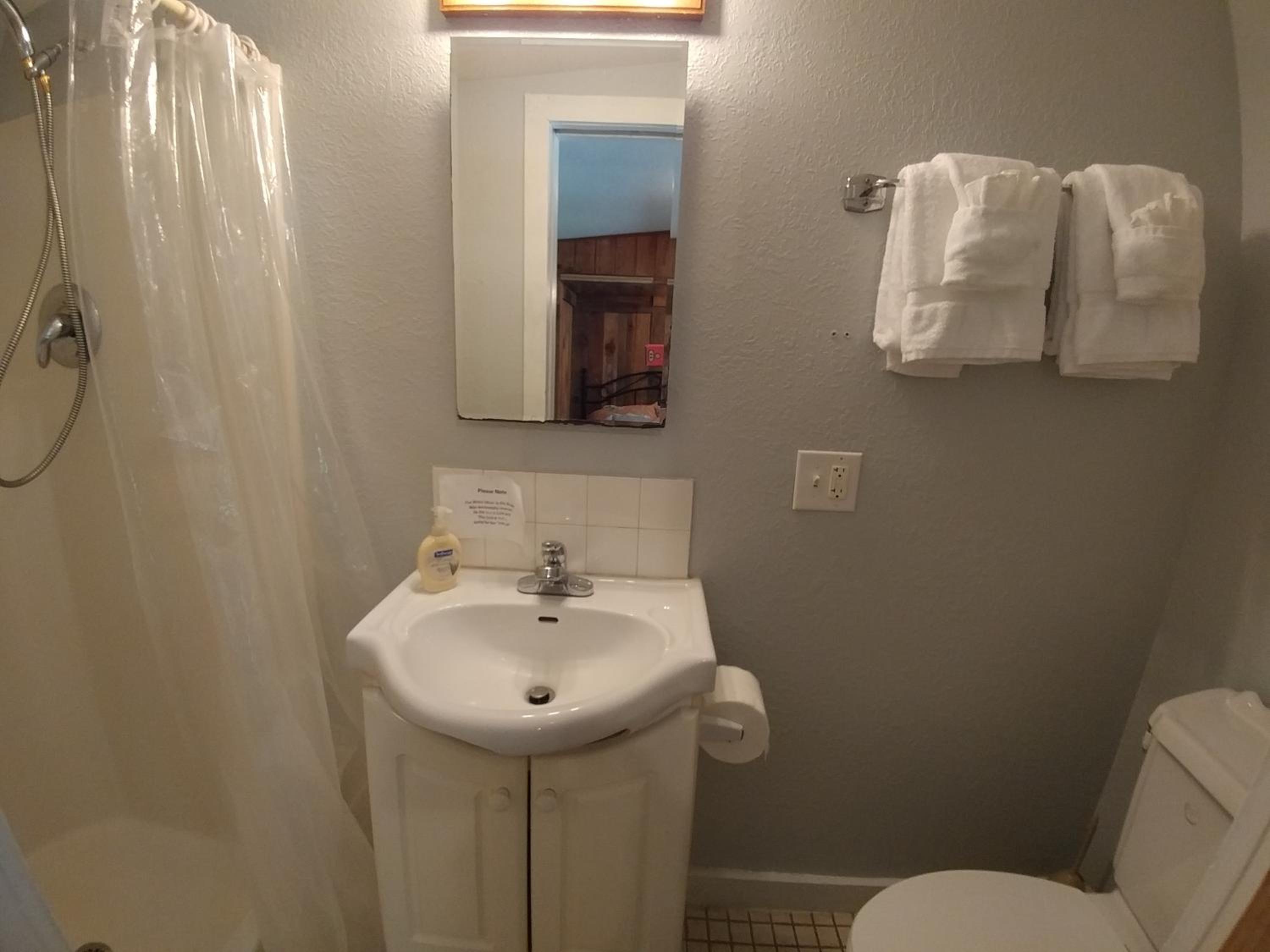 Budget Double Room photo 3