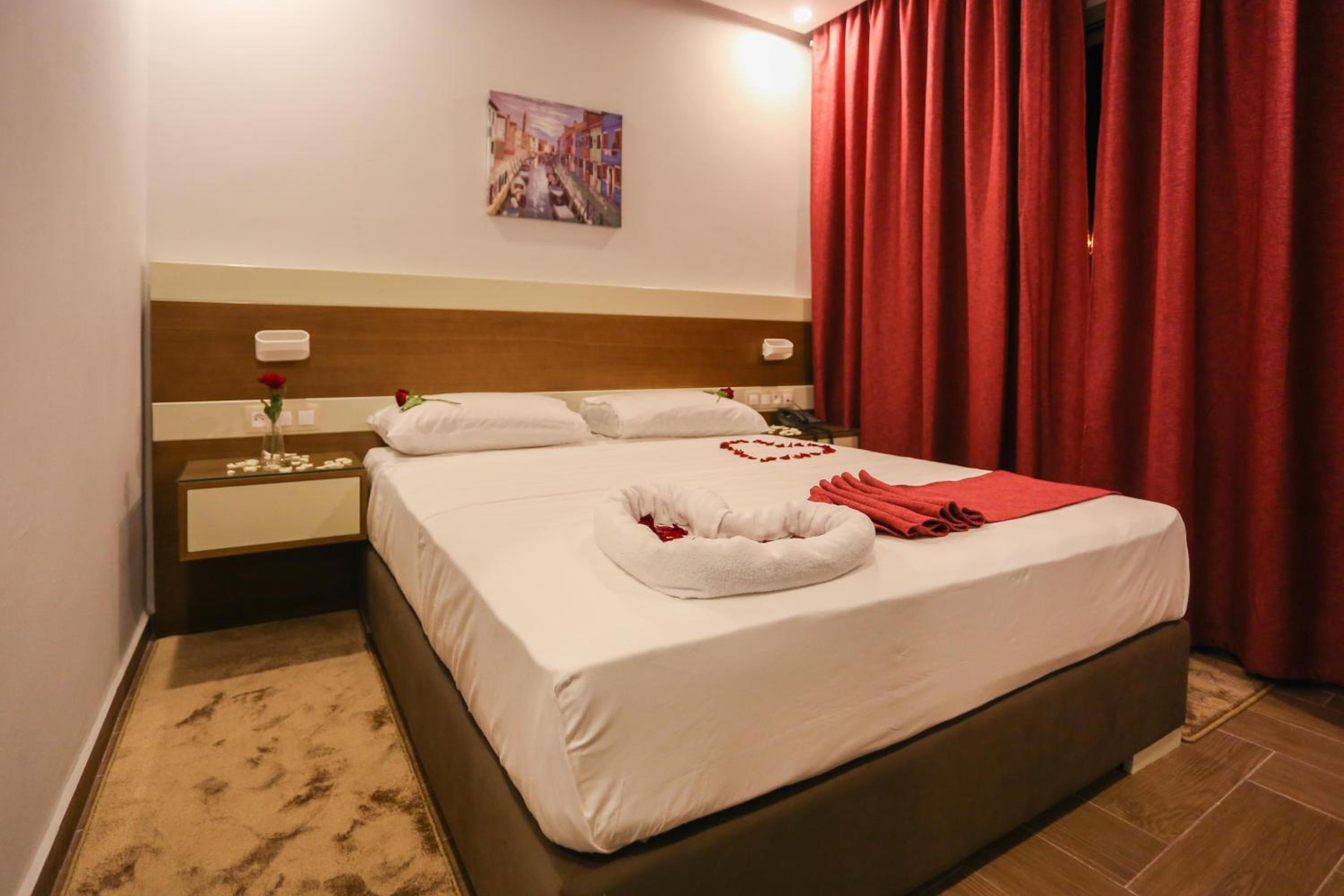 Double or Twin Room photo 3