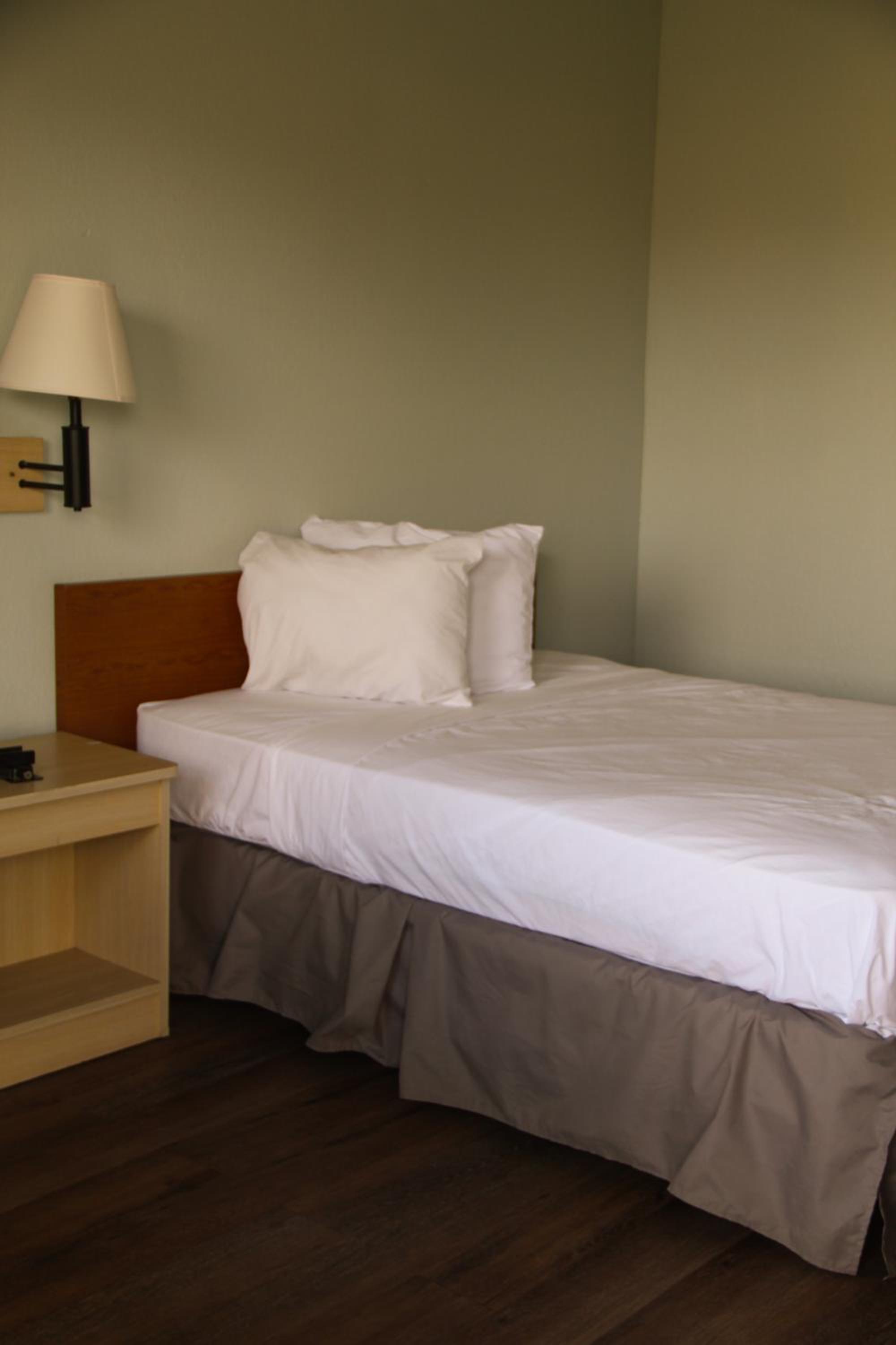 Classic Room with Full Bed photo 1