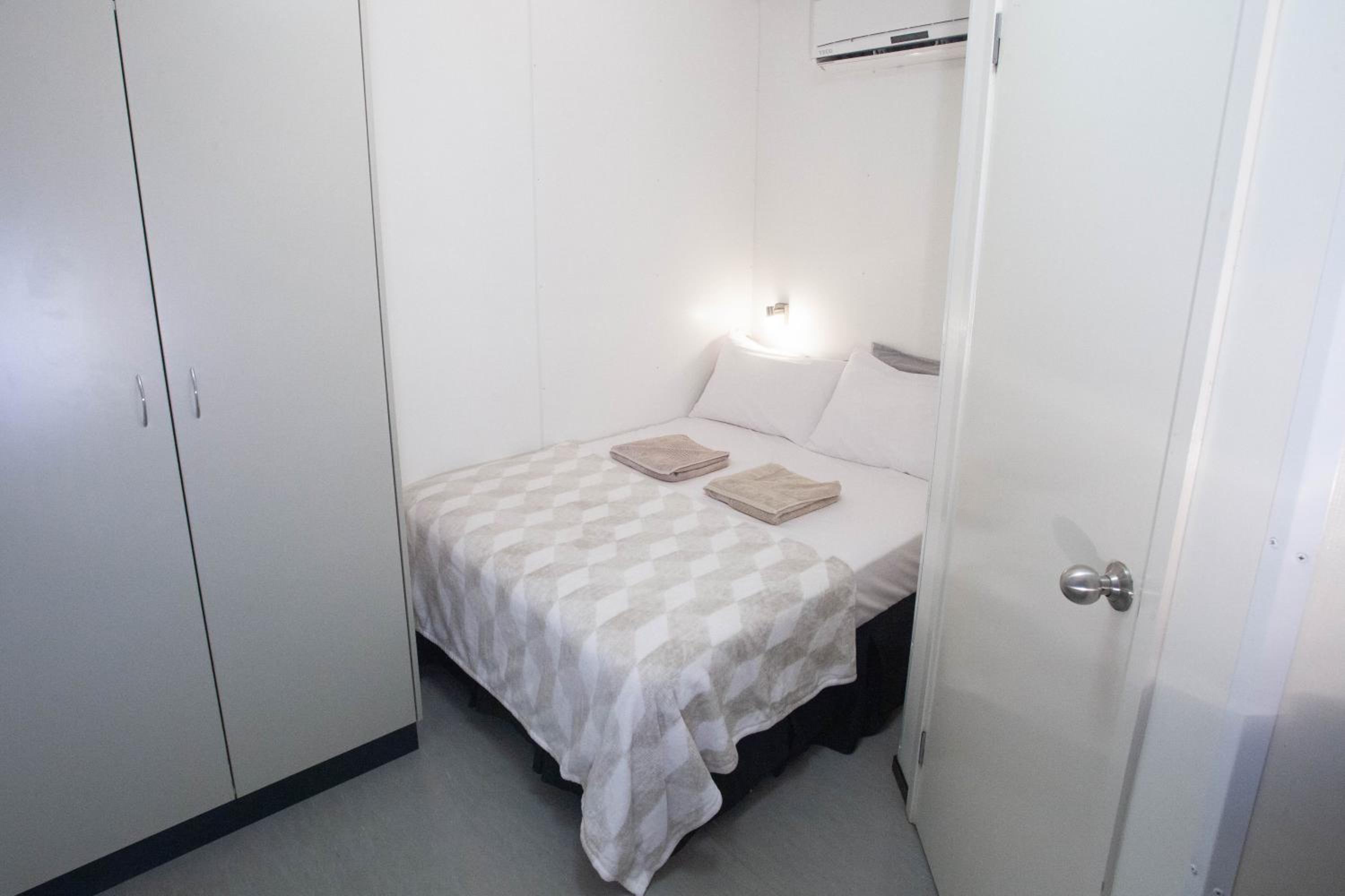 Double Room with Private Bathroom - Photo 7