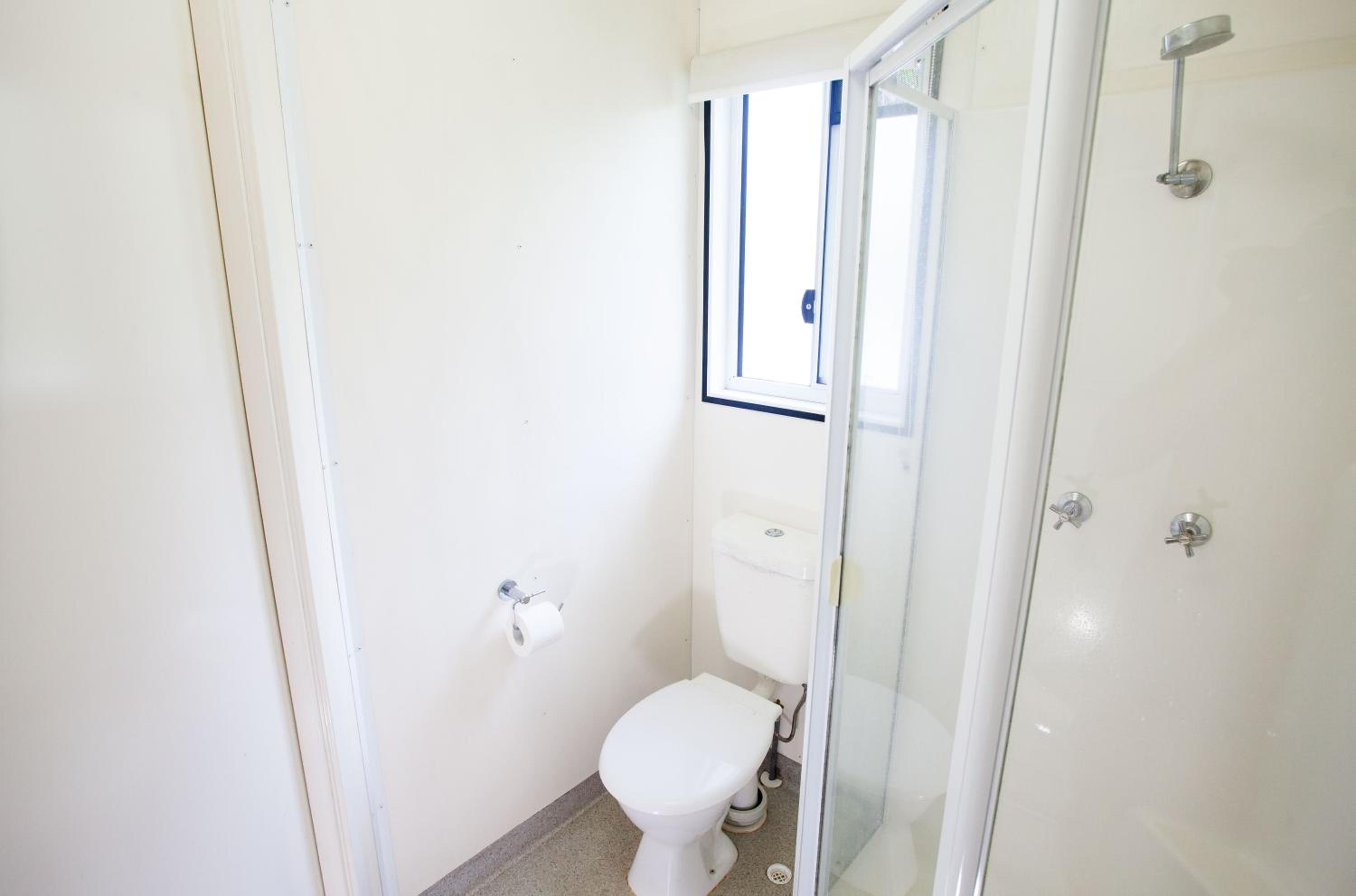 Double Room with Private Bathroom - Photo 2