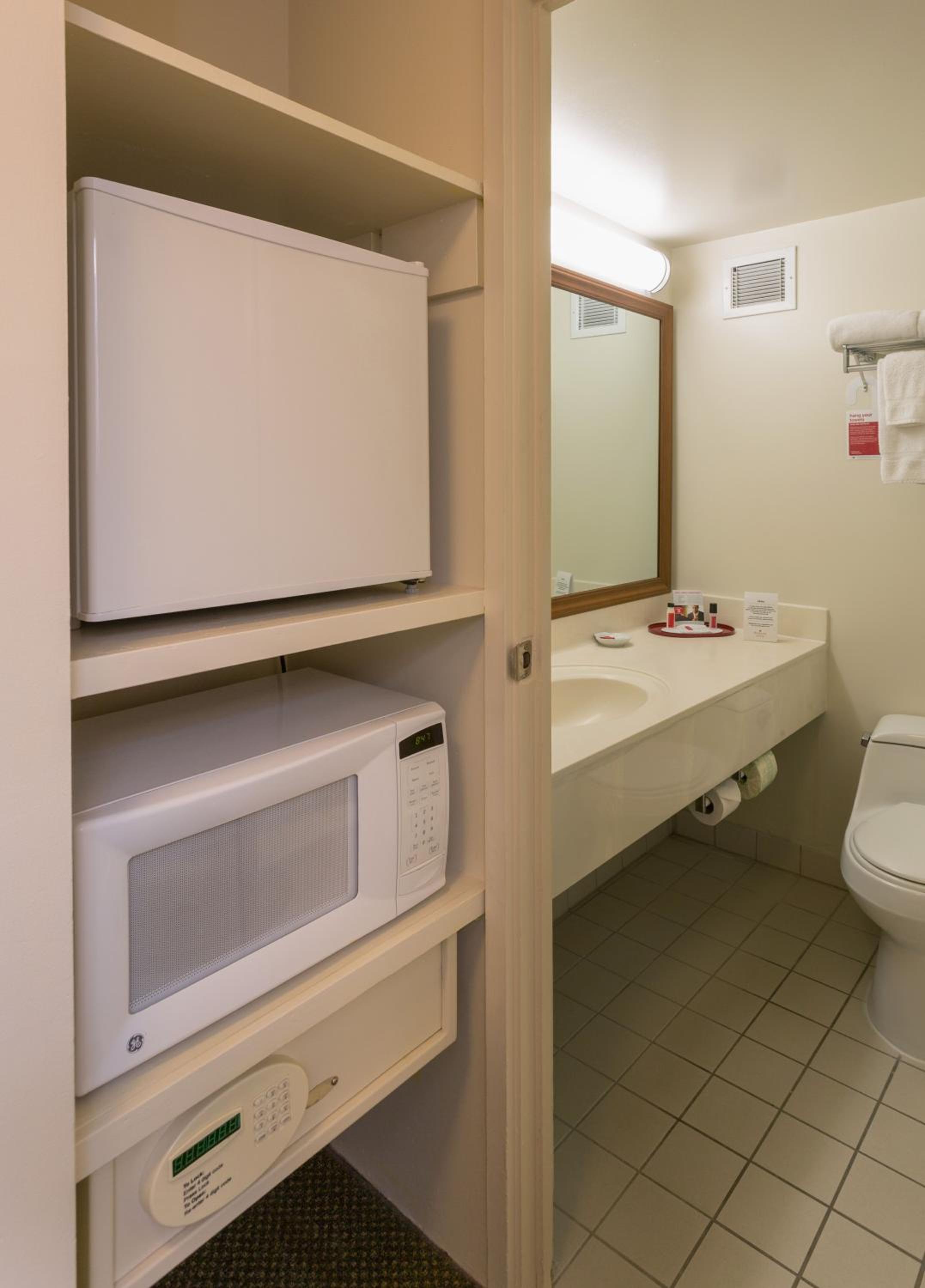 Standard Room with King Bed - Non-Smoking - Photo 2