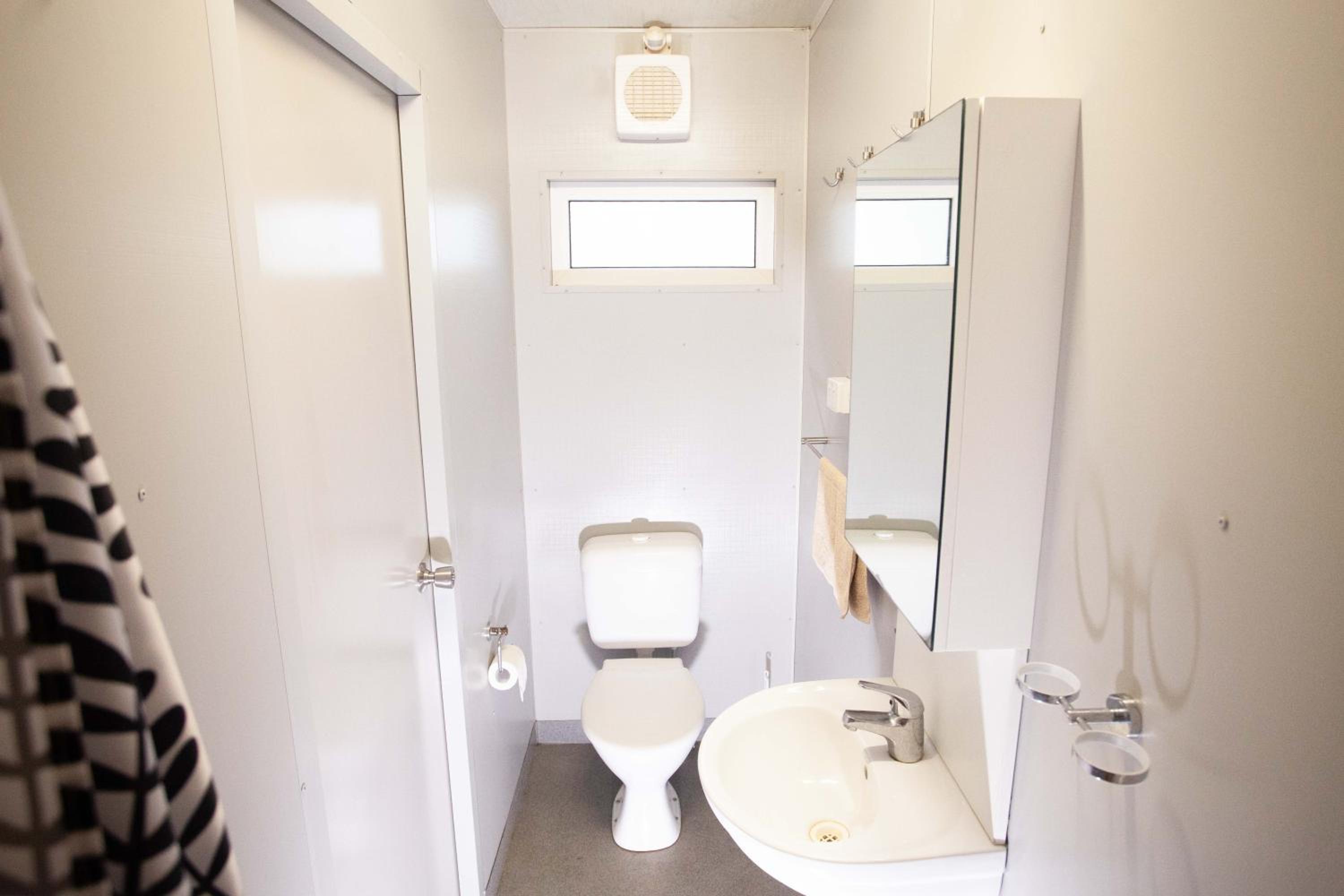 Double Room with Private Bathroom - Photo 10