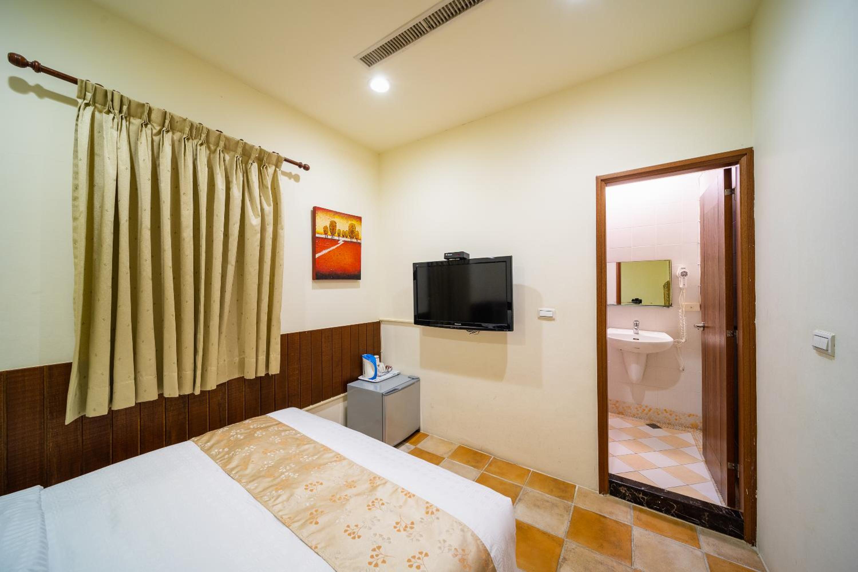 Double Room - Ground Floor photo 2