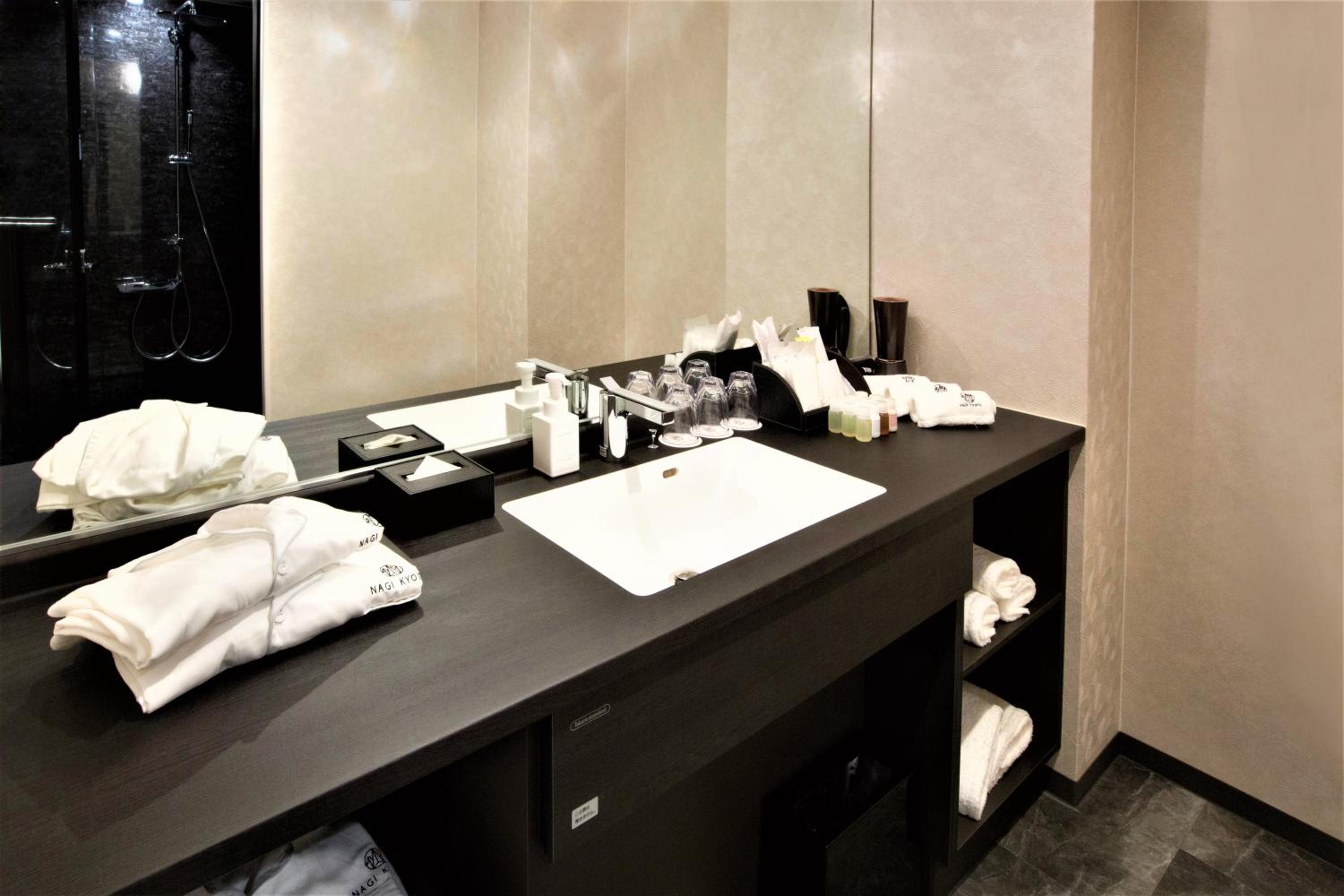 Deluxe Twin Room - Photo 8