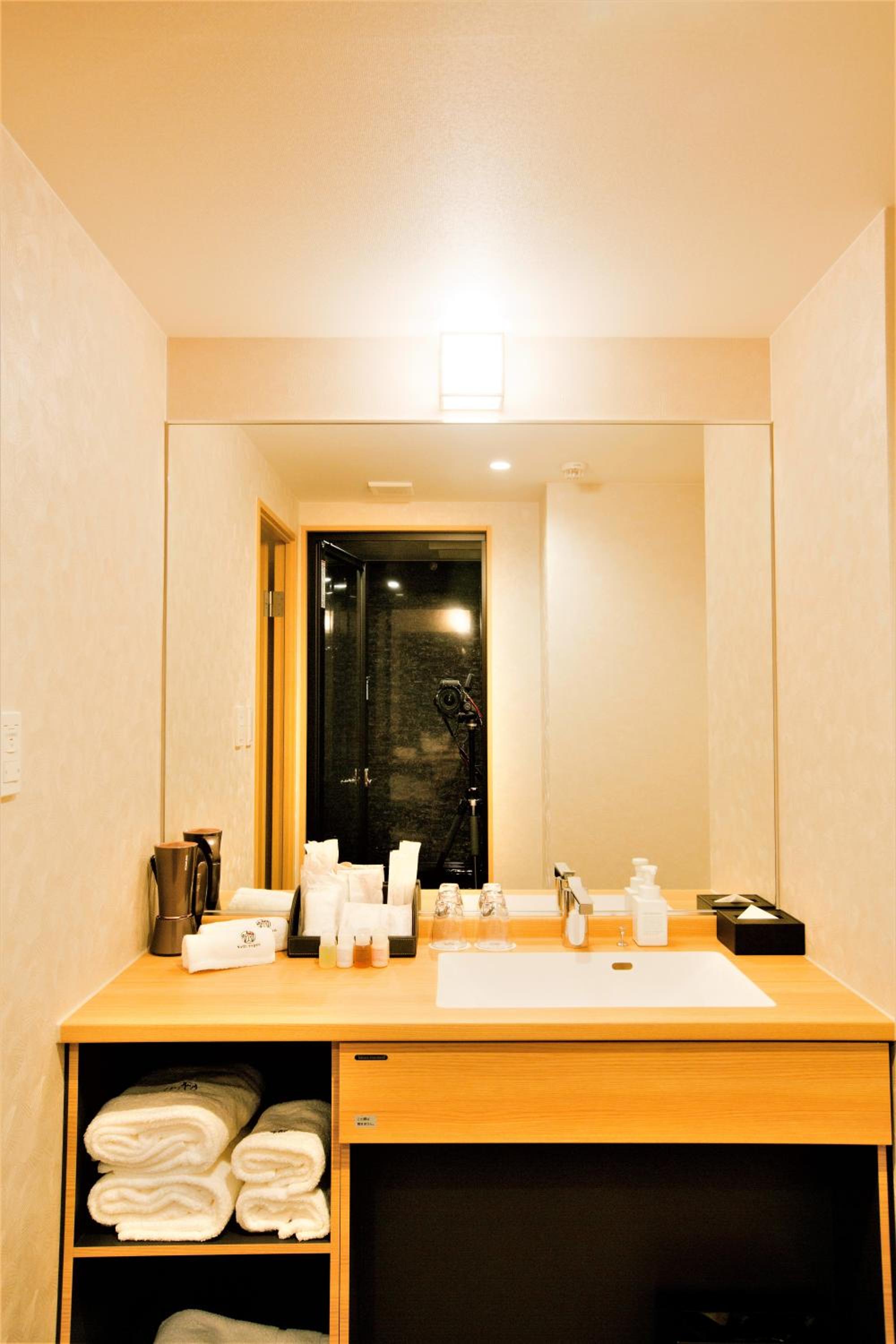 Standard Twin Room - Photo 10