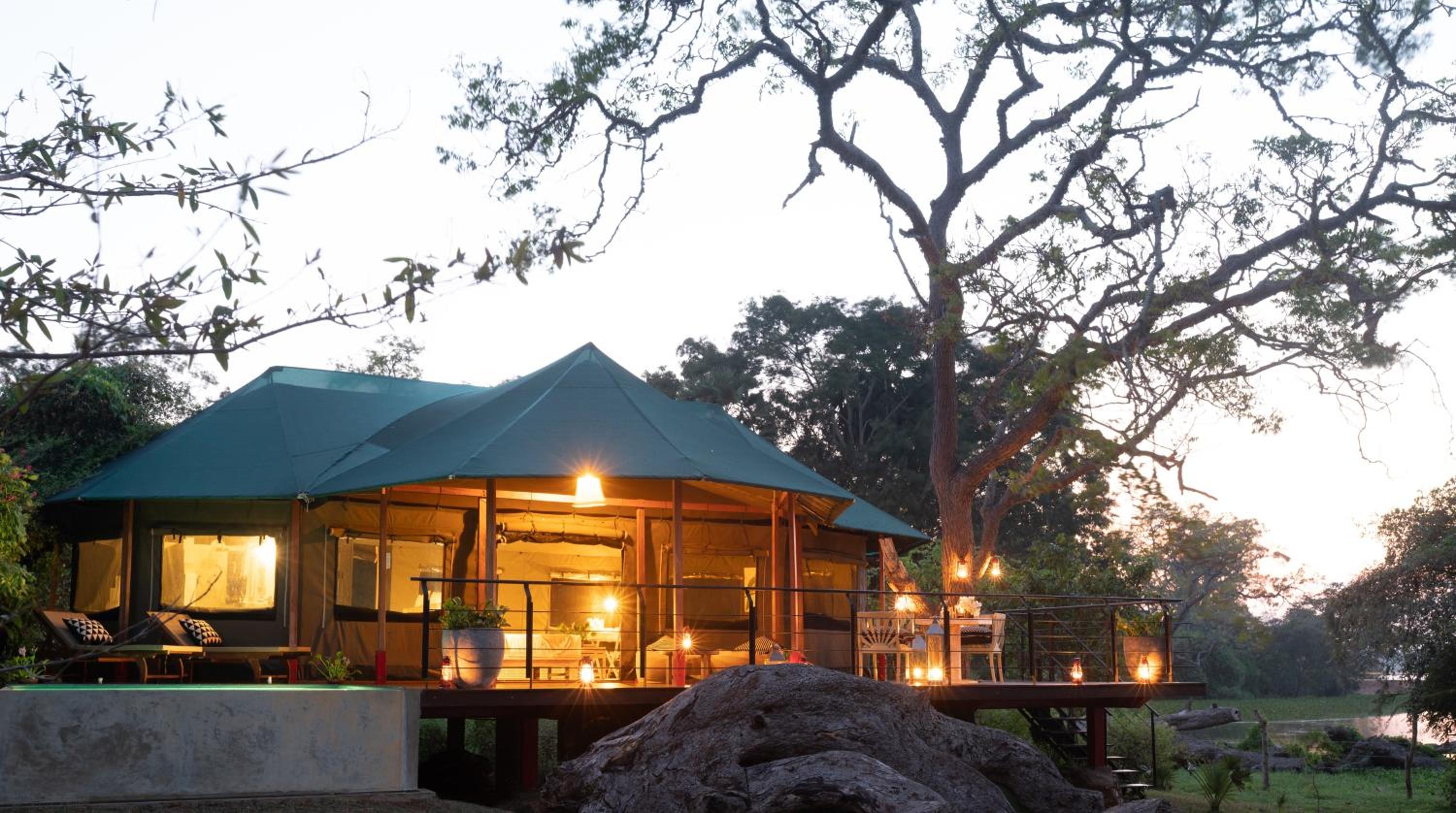 Honeymoon Suite with Lake View (Complimentary Cocktail & Free Bird Watching Nature Trail)