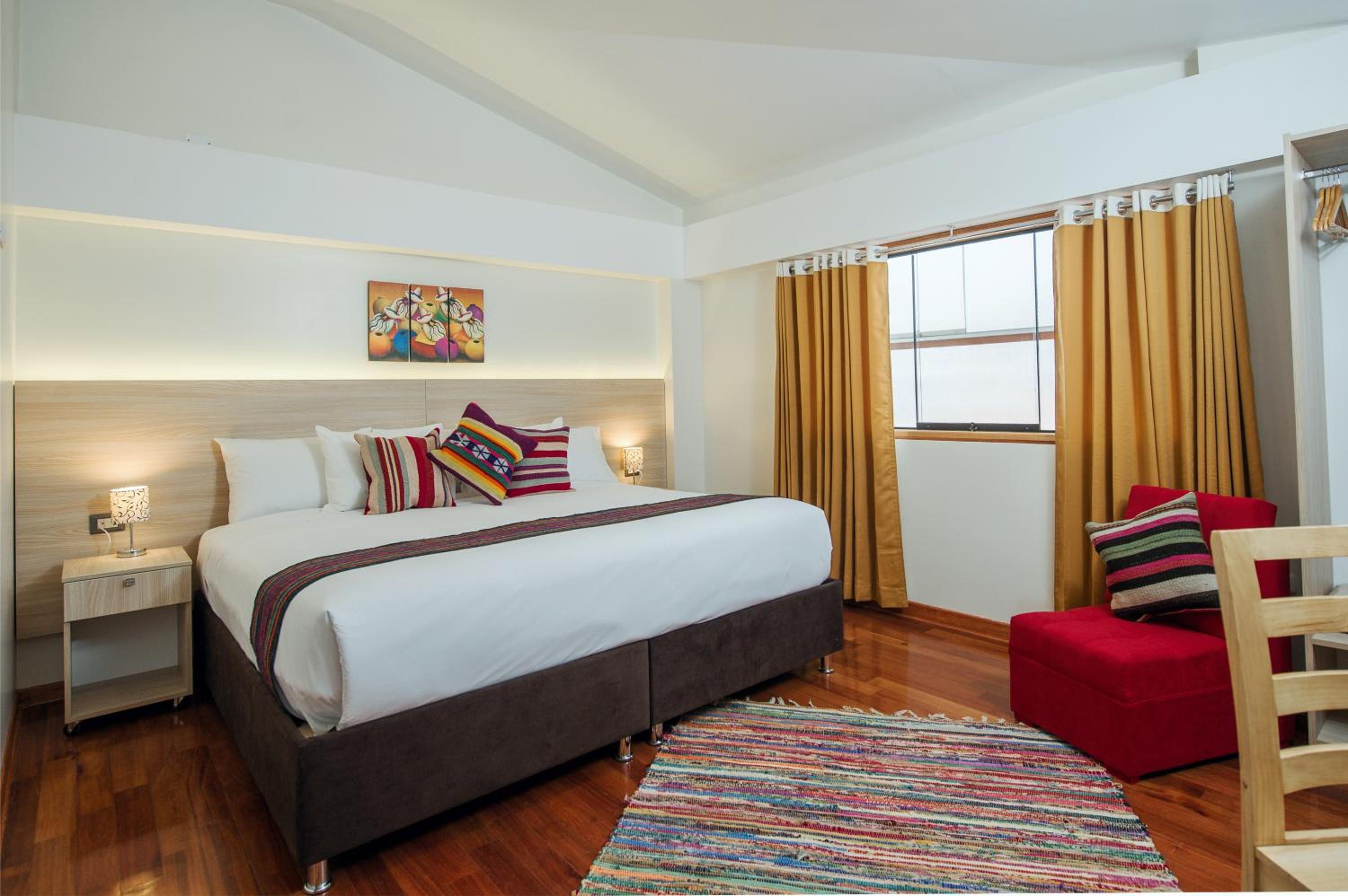 Suite - Photo 1