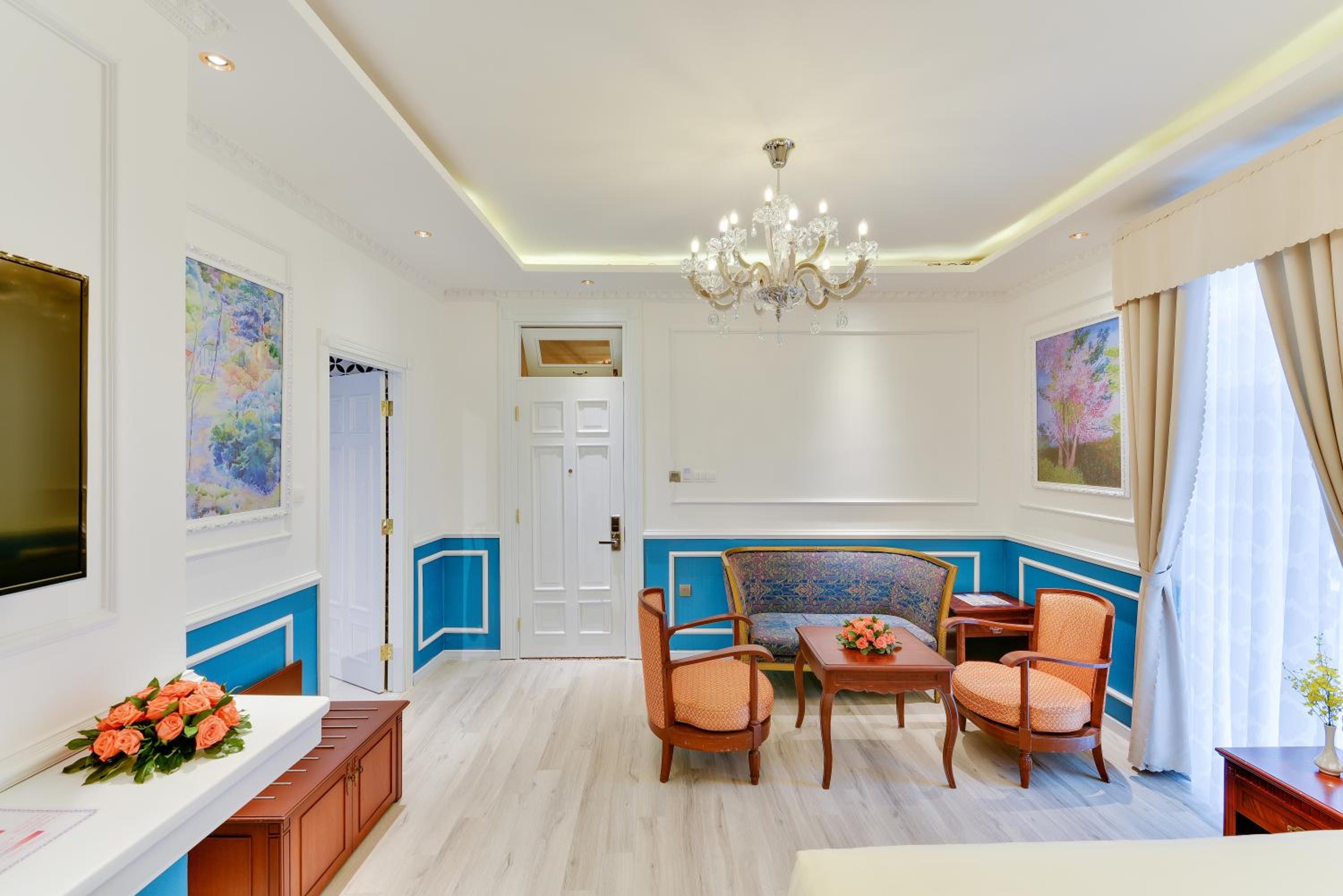 Suite - Photo 5