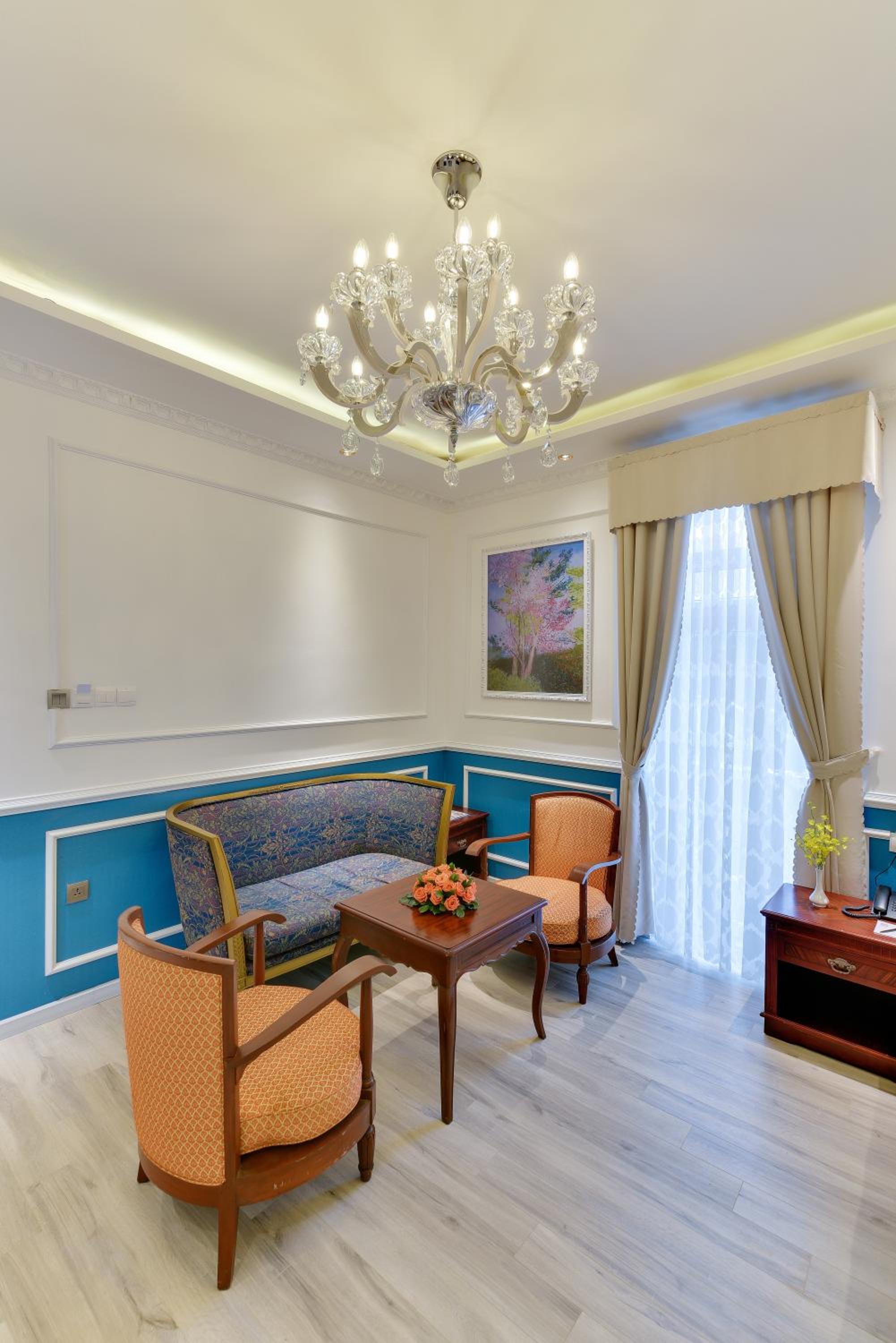 Suite - Photo 3
